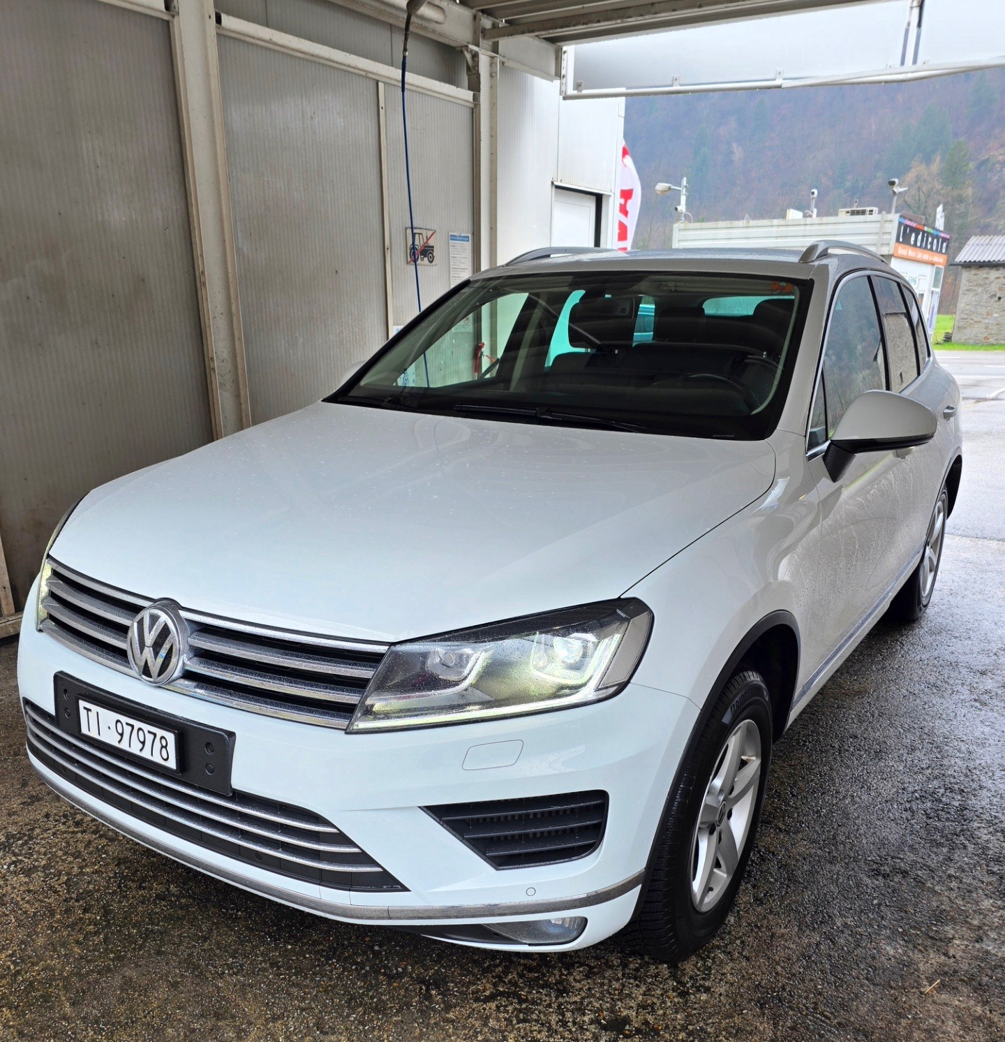 VW TOUAREG-image-0