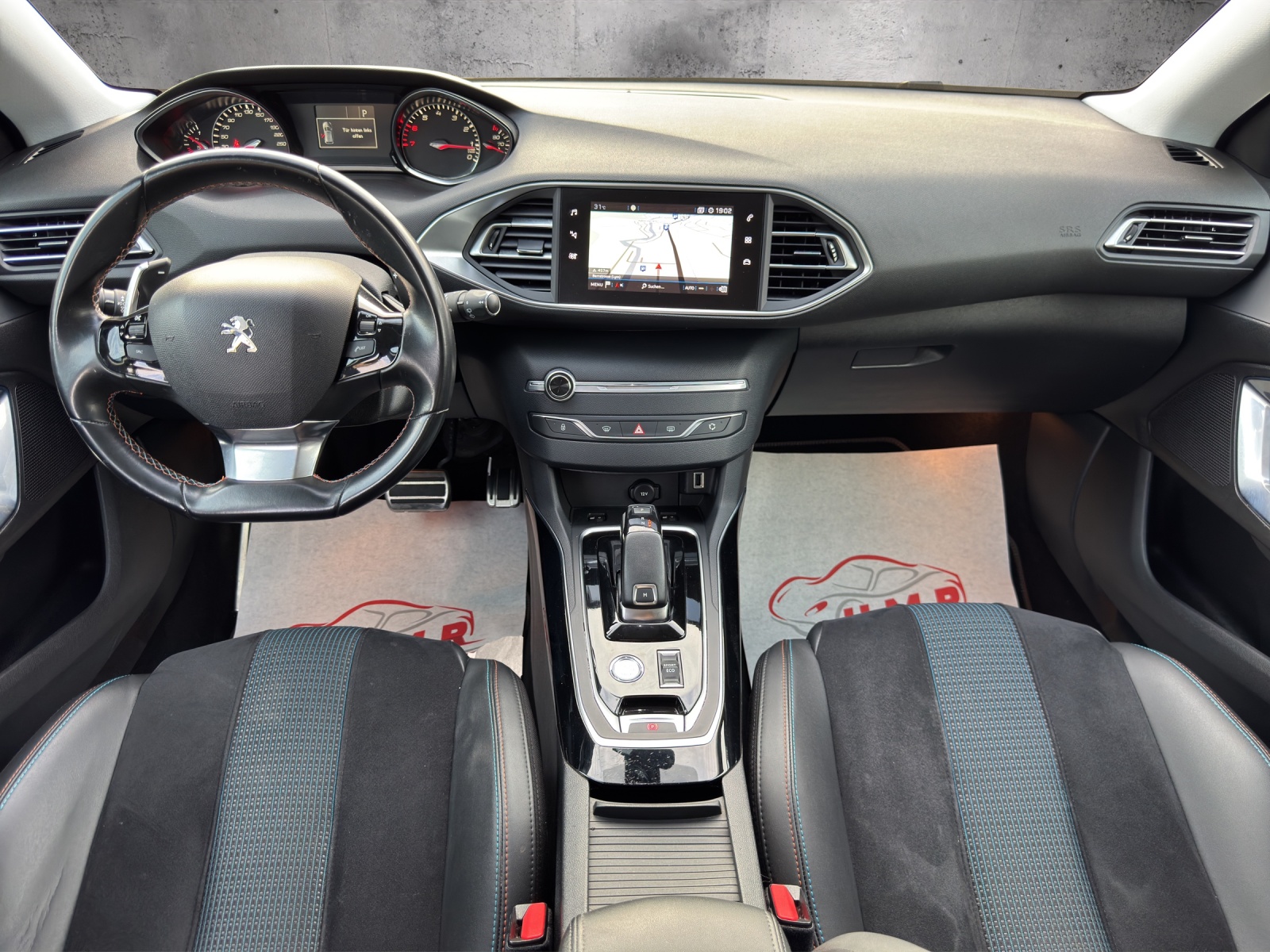 PEUGEOT 308 1.2 Pure Tech Style EAT8-image-9