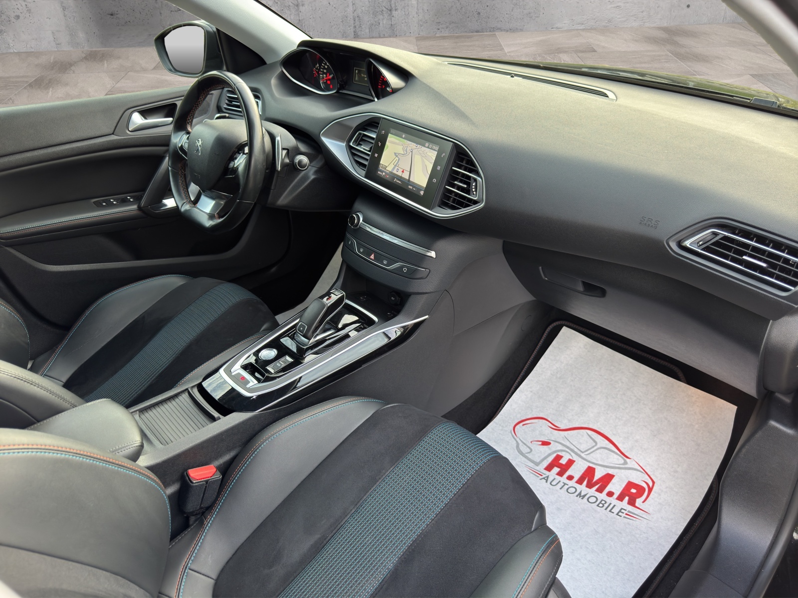 PEUGEOT 308 1.2 Pure Tech Style EAT8-image-10