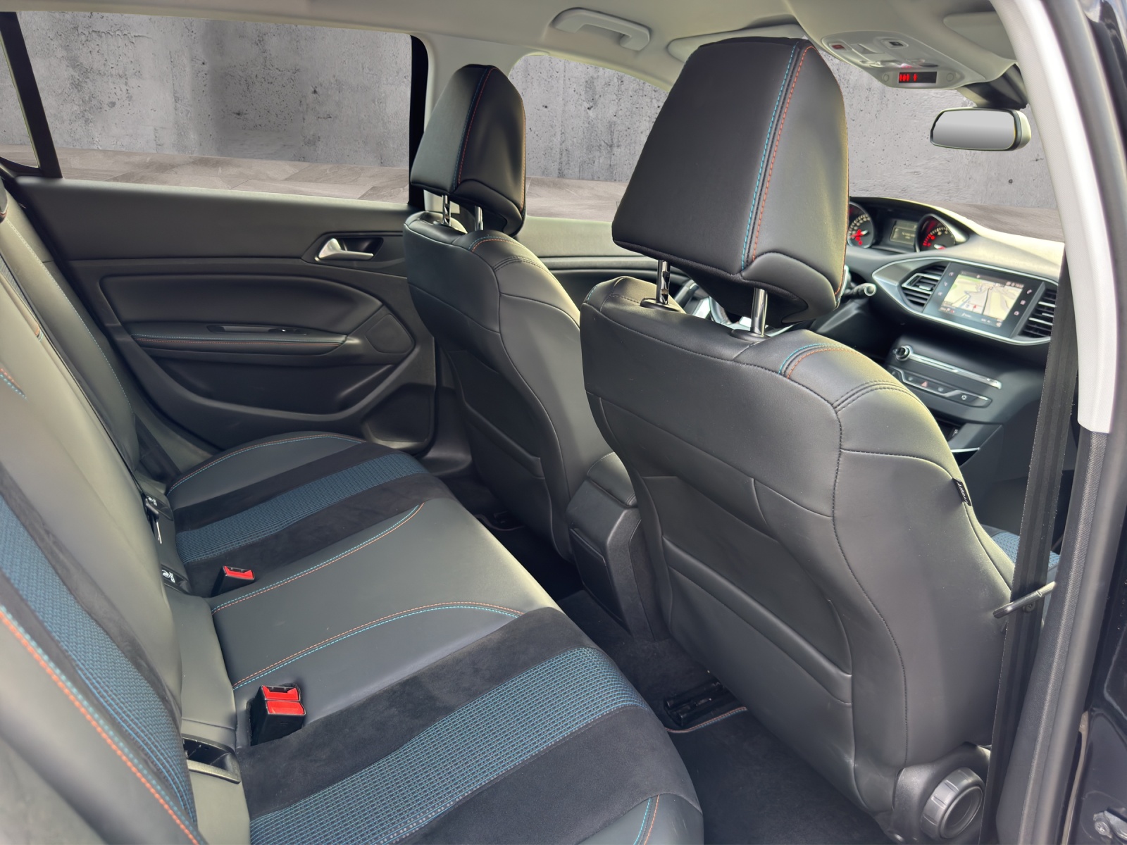PEUGEOT 308 1.2 Pure Tech Style EAT8-image-14