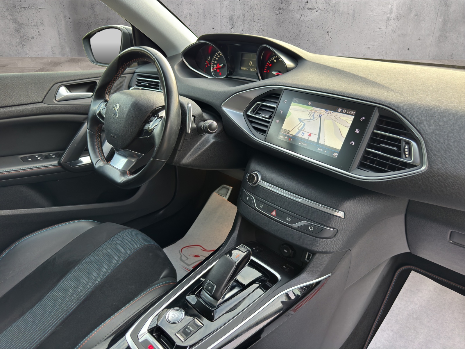 PEUGEOT 308 1.2 Pure Tech Style EAT8-image-12