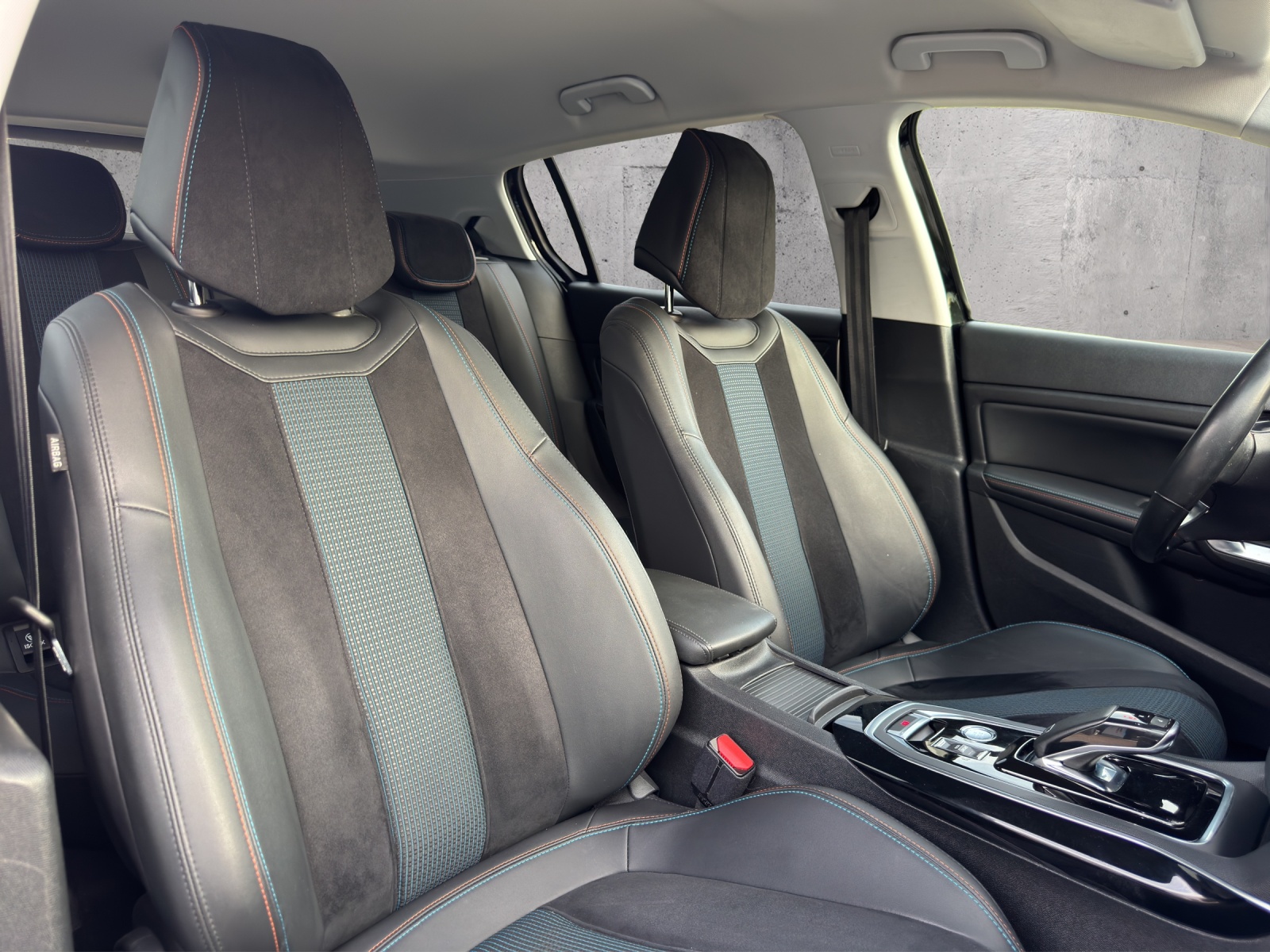 PEUGEOT 308 1.2 Pure Tech Style EAT8-image-13
