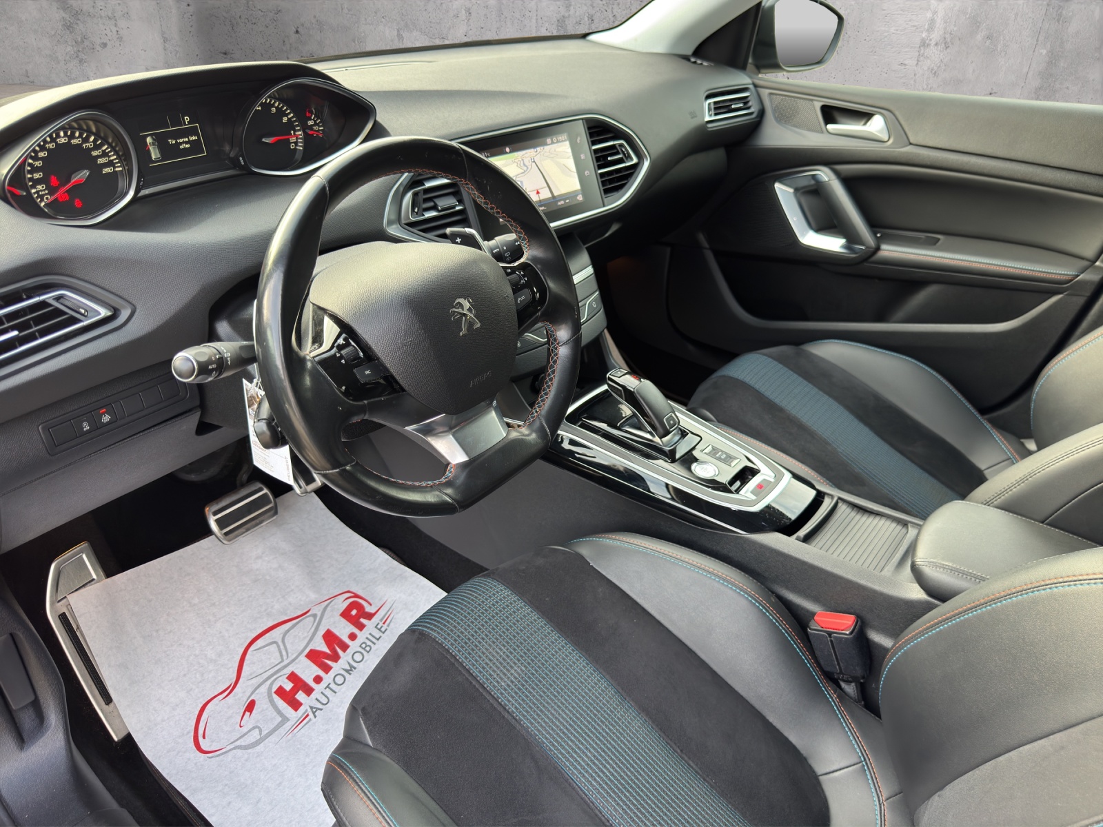 PEUGEOT 308 1.2 Pure Tech Style EAT8-image-8