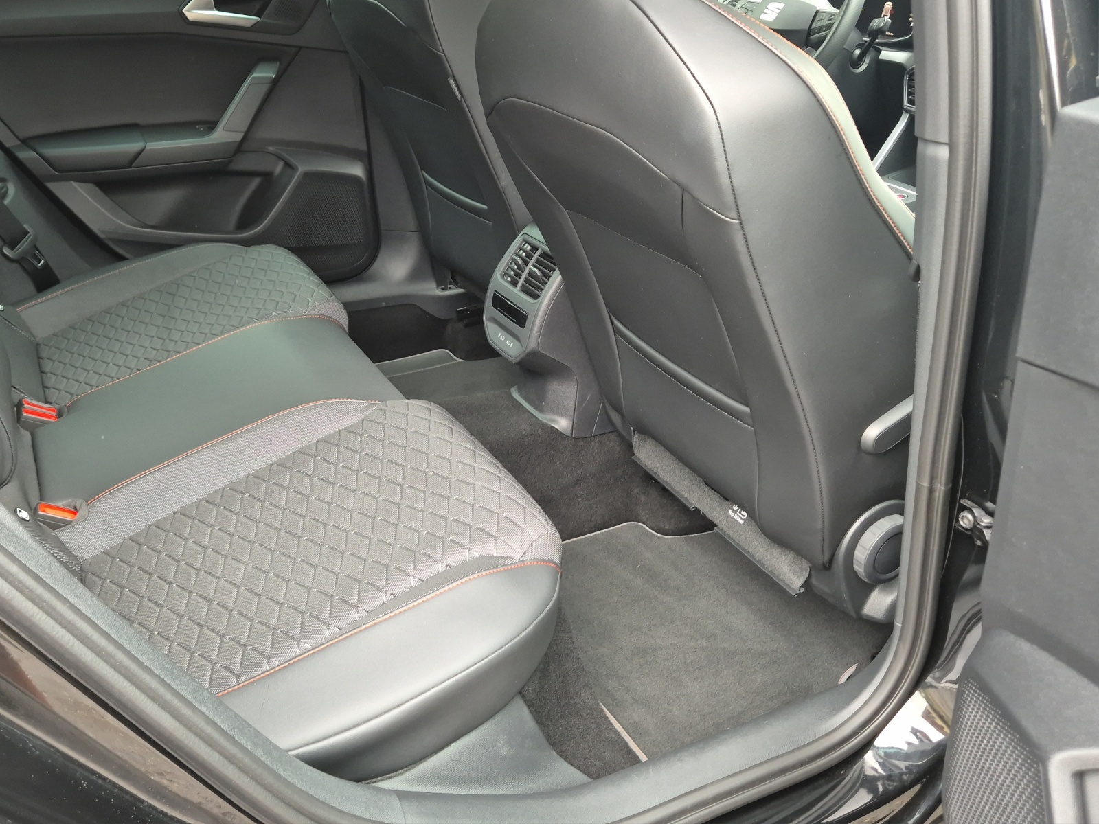 SEAT Leon ST 1.5 eHybrid pHEV DSG FR-image-19