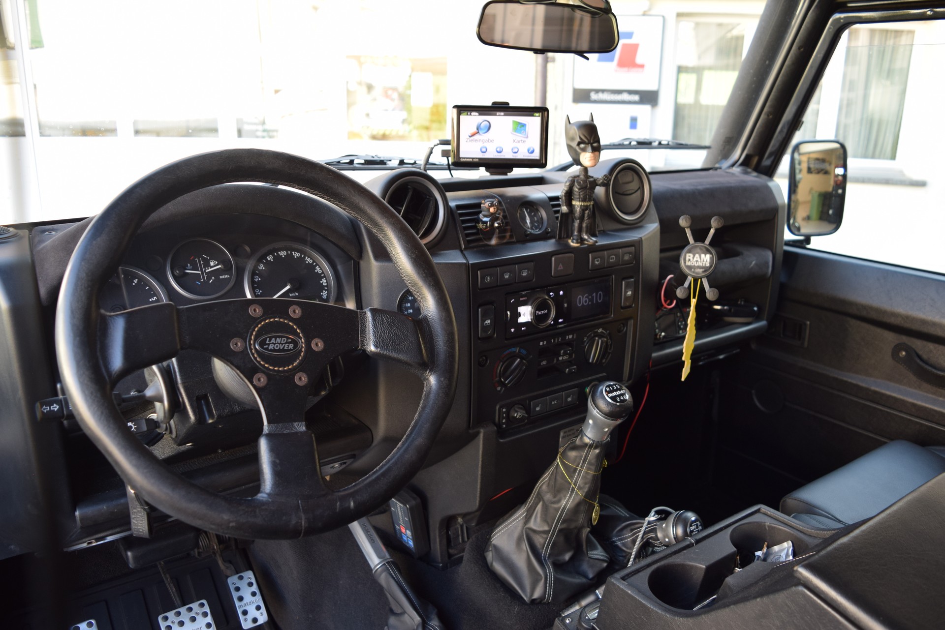 LAND ROVER Defender 110 2.4 Td4 Station Wagon-image-20