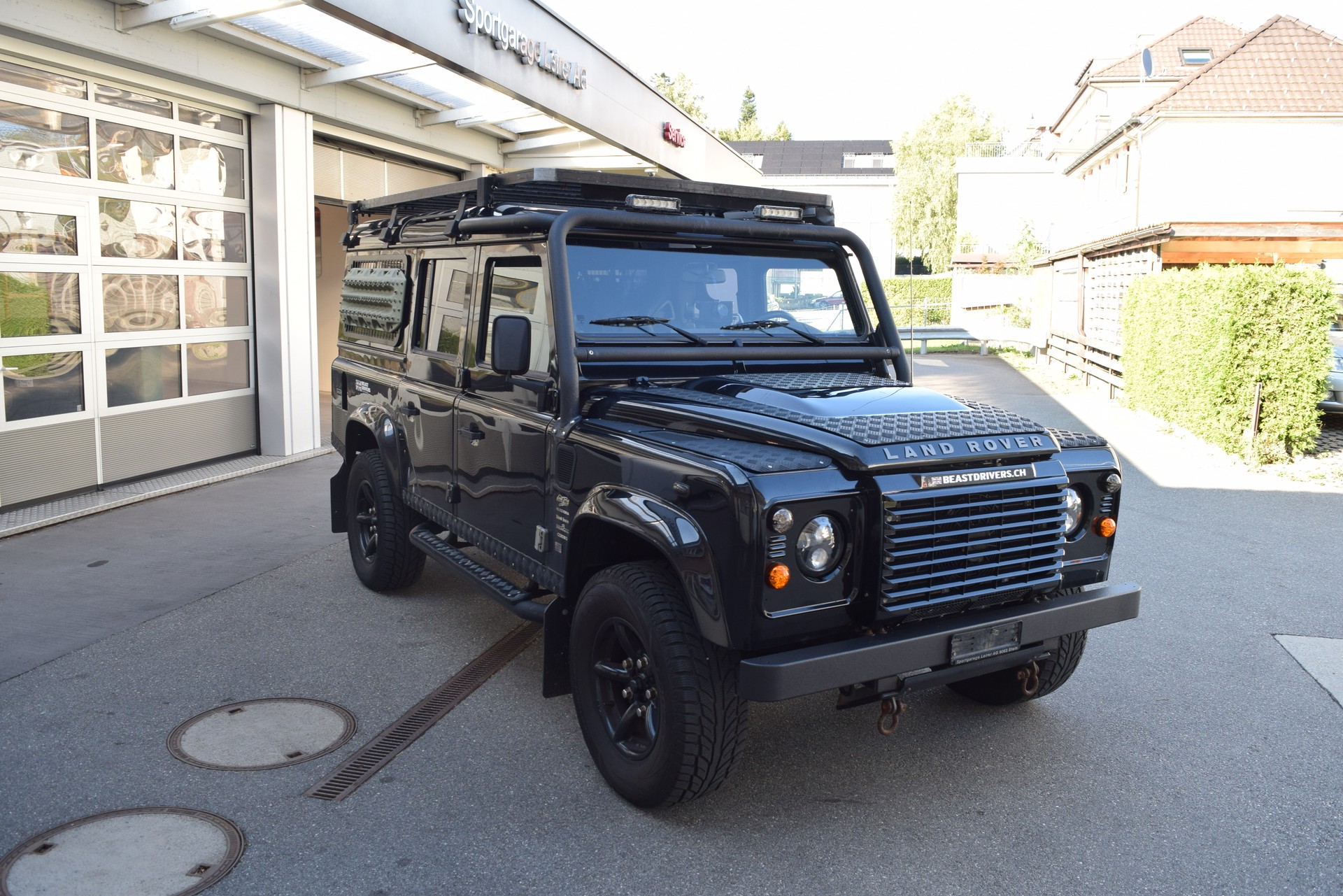 LAND ROVER Defender 110 2.4 Td4 Station Wagon-image-6