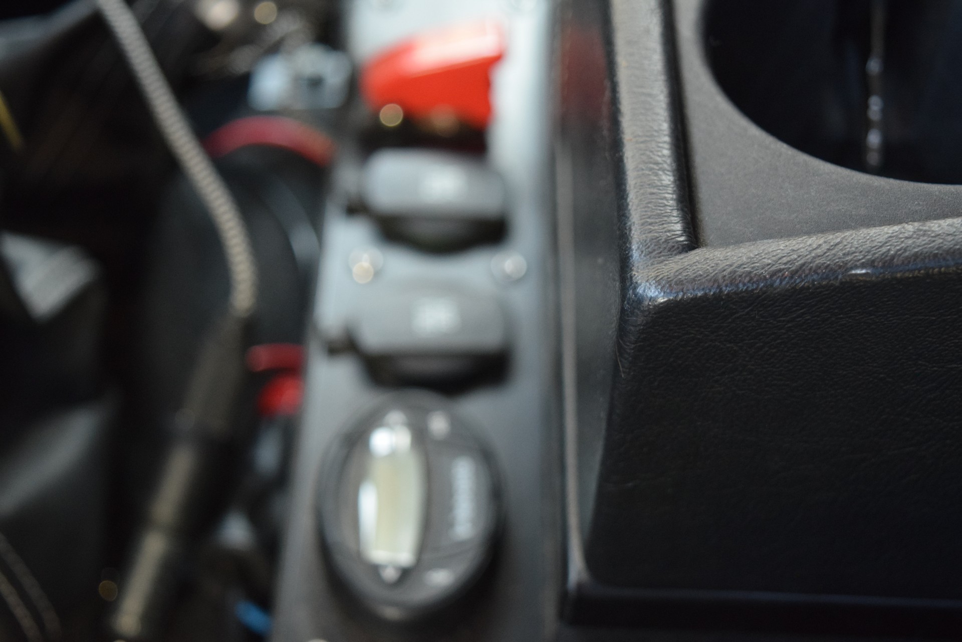 LAND ROVER Defender 110 2.4 Td4 Station Wagon-image-18