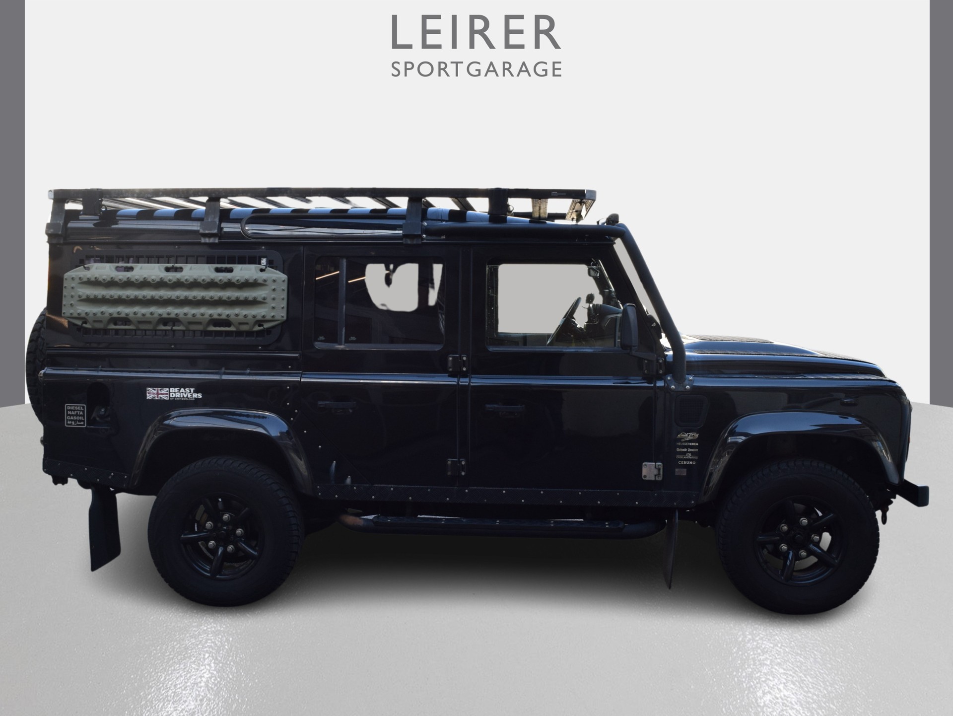 LAND ROVER Defender 110 2.4 Td4 Station Wagon-showroom-element-2