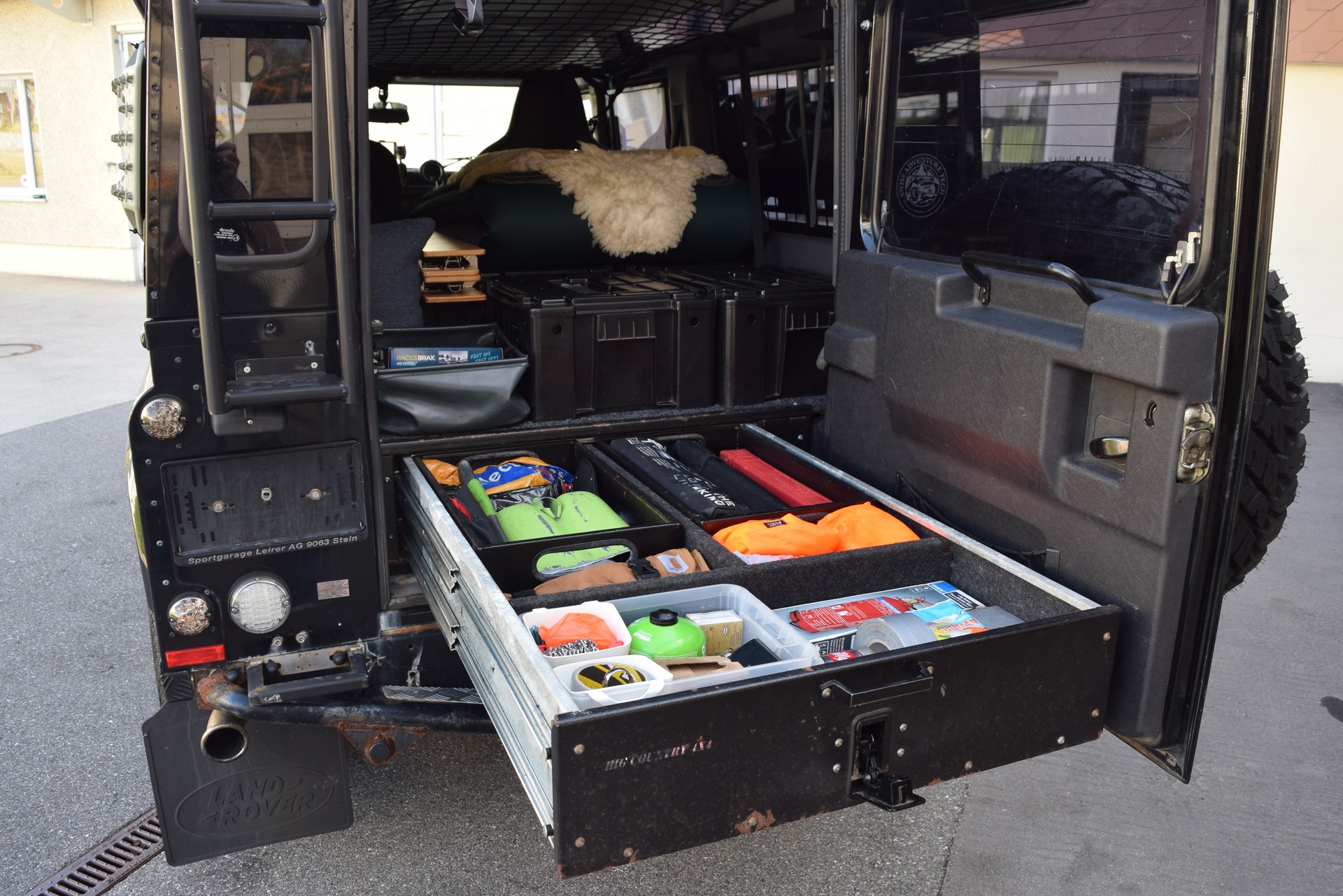 LAND ROVER Defender 110 2.4 Td4 Station Wagon-image-14
