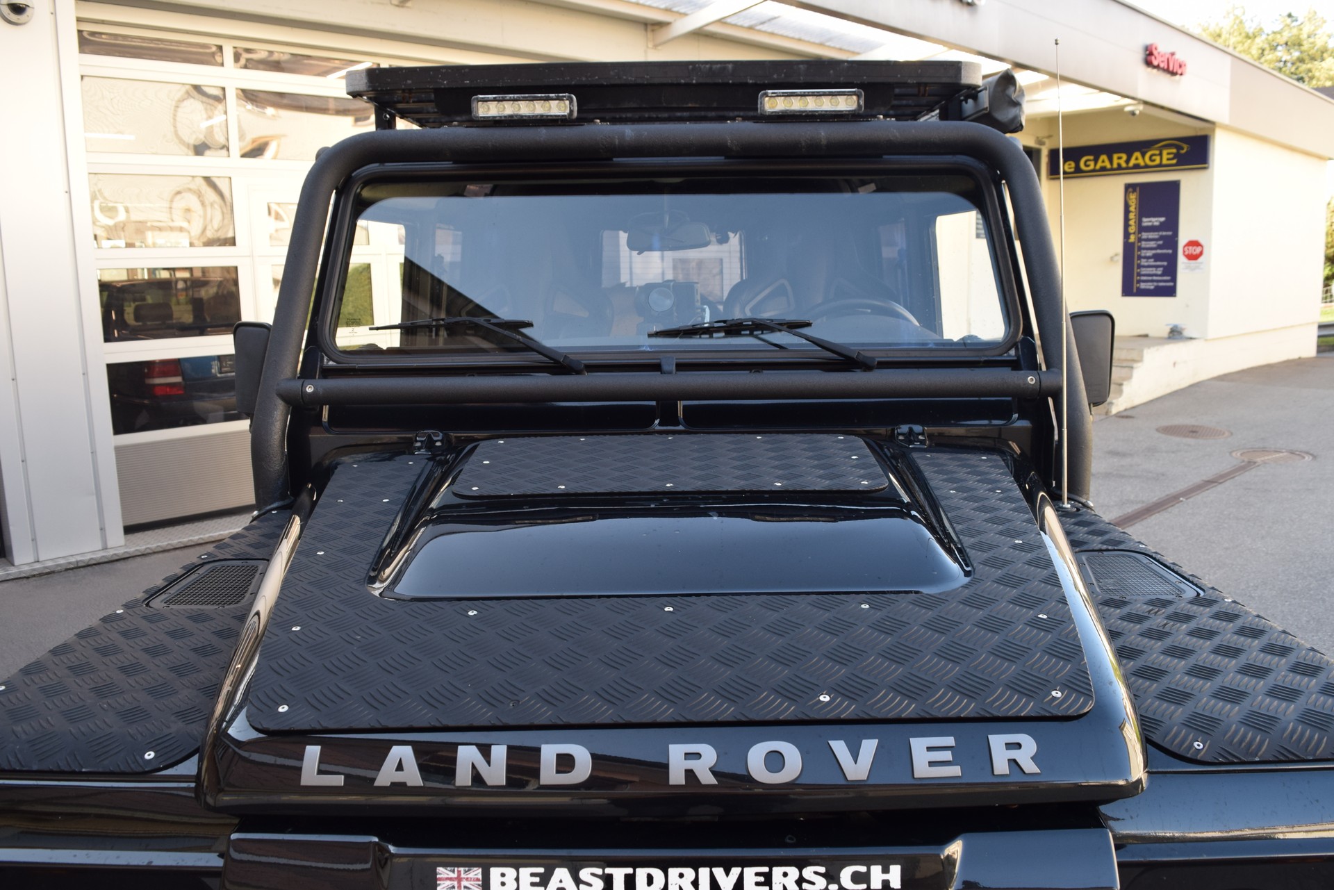 LAND ROVER Defender 110 2.4 Td4 Station Wagon-image-8