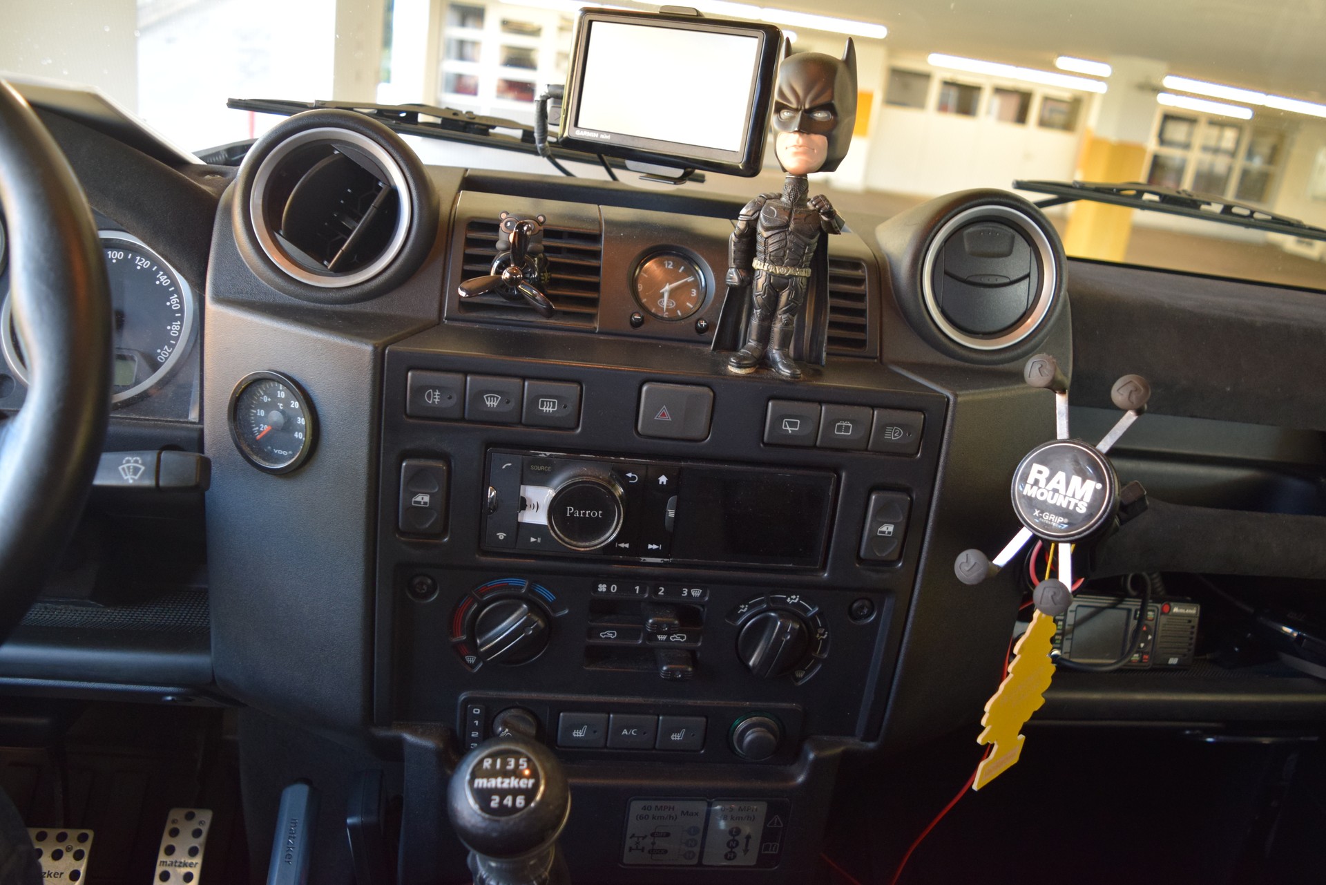 LAND ROVER Defender 110 2.4 Td4 Station Wagon-image-19