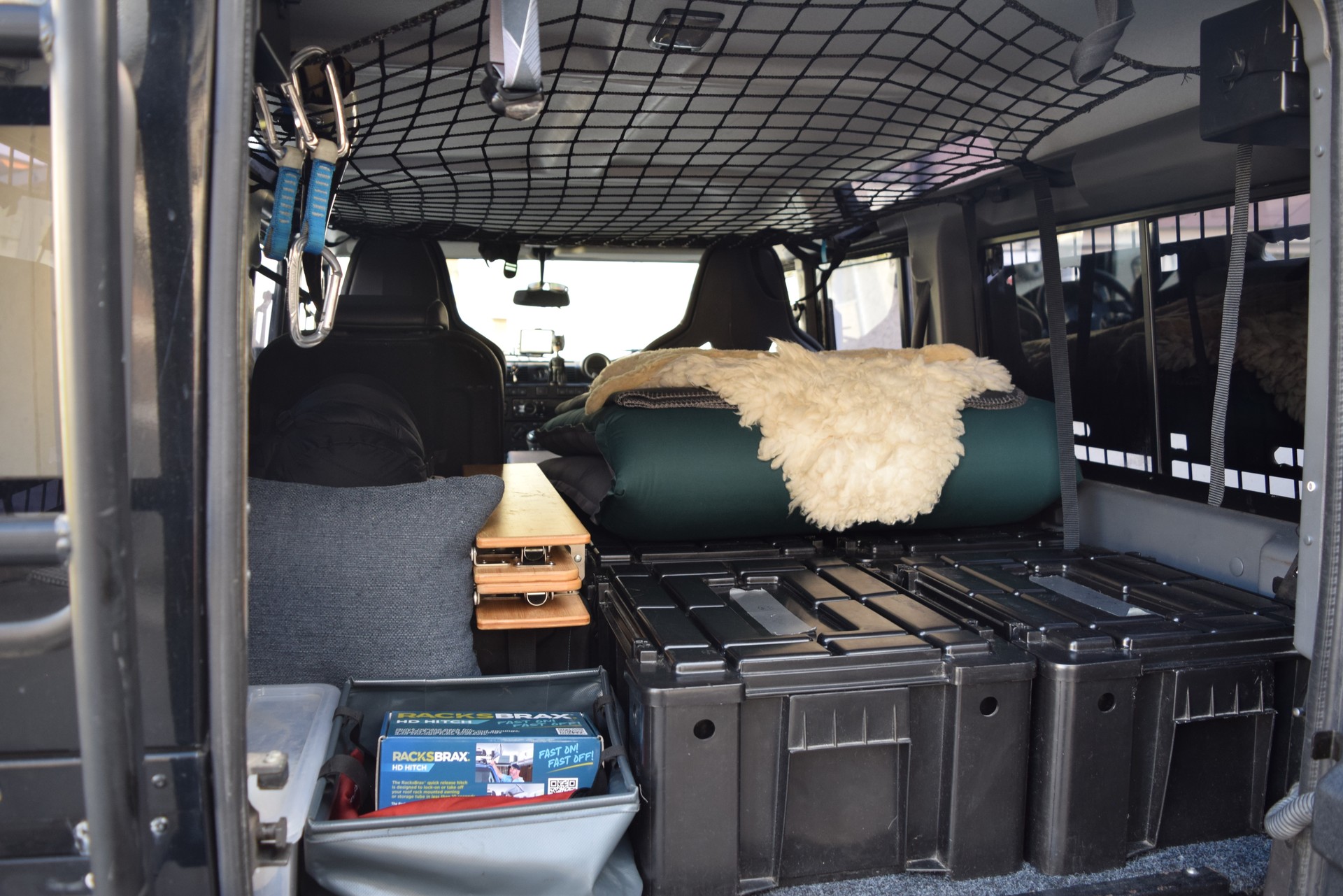 LAND ROVER Defender 110 2.4 Td4 Station Wagon-image-13