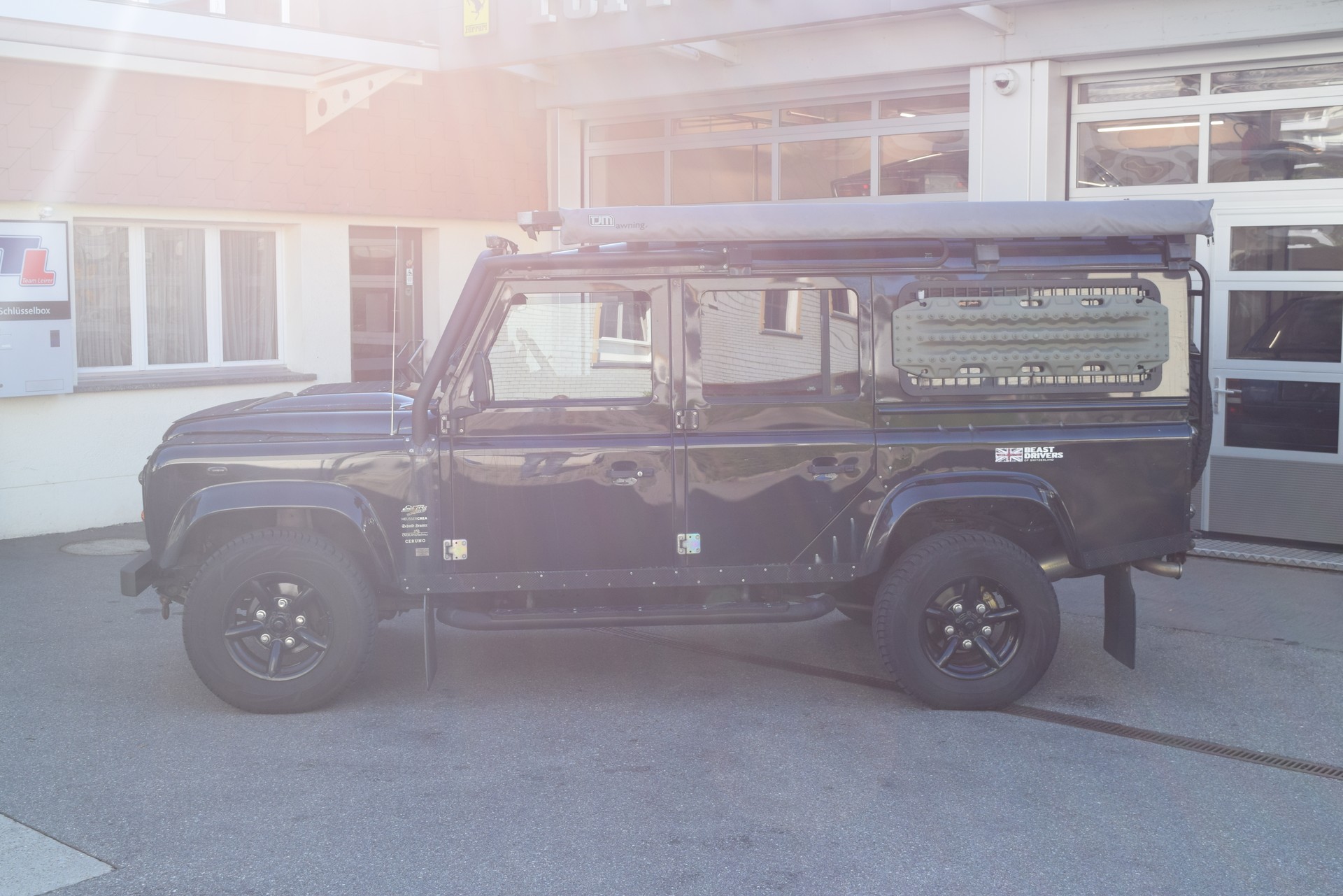 LAND ROVER Defender 110 2.4 Td4 Station Wagon-image-5