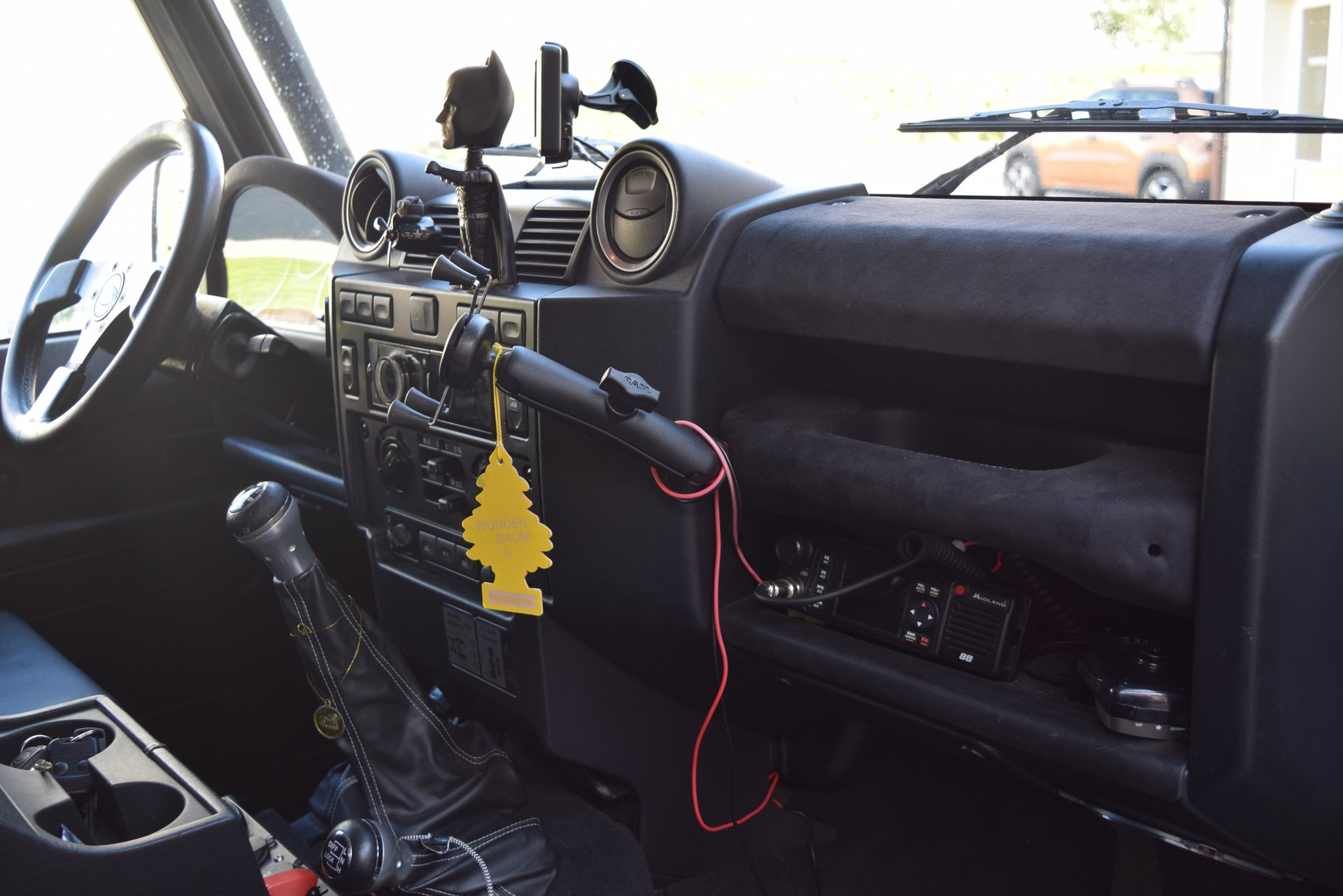 LAND ROVER Defender 110 2.4 Td4 Station Wagon-image-11