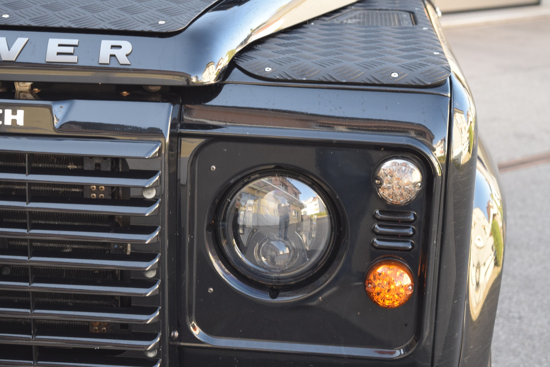 LAND ROVER Defender 110 2.4 Td4 Station Wagon-image-9