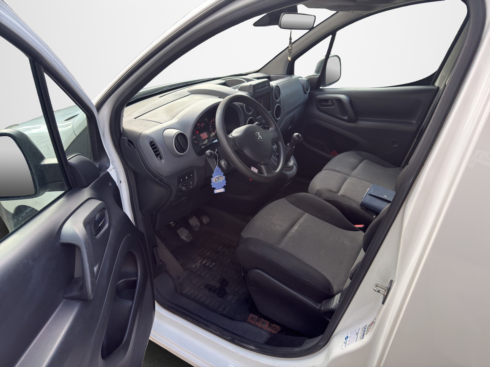 PEUGEOT Partner 1.6 BlueHDI S&S Allure-image-11