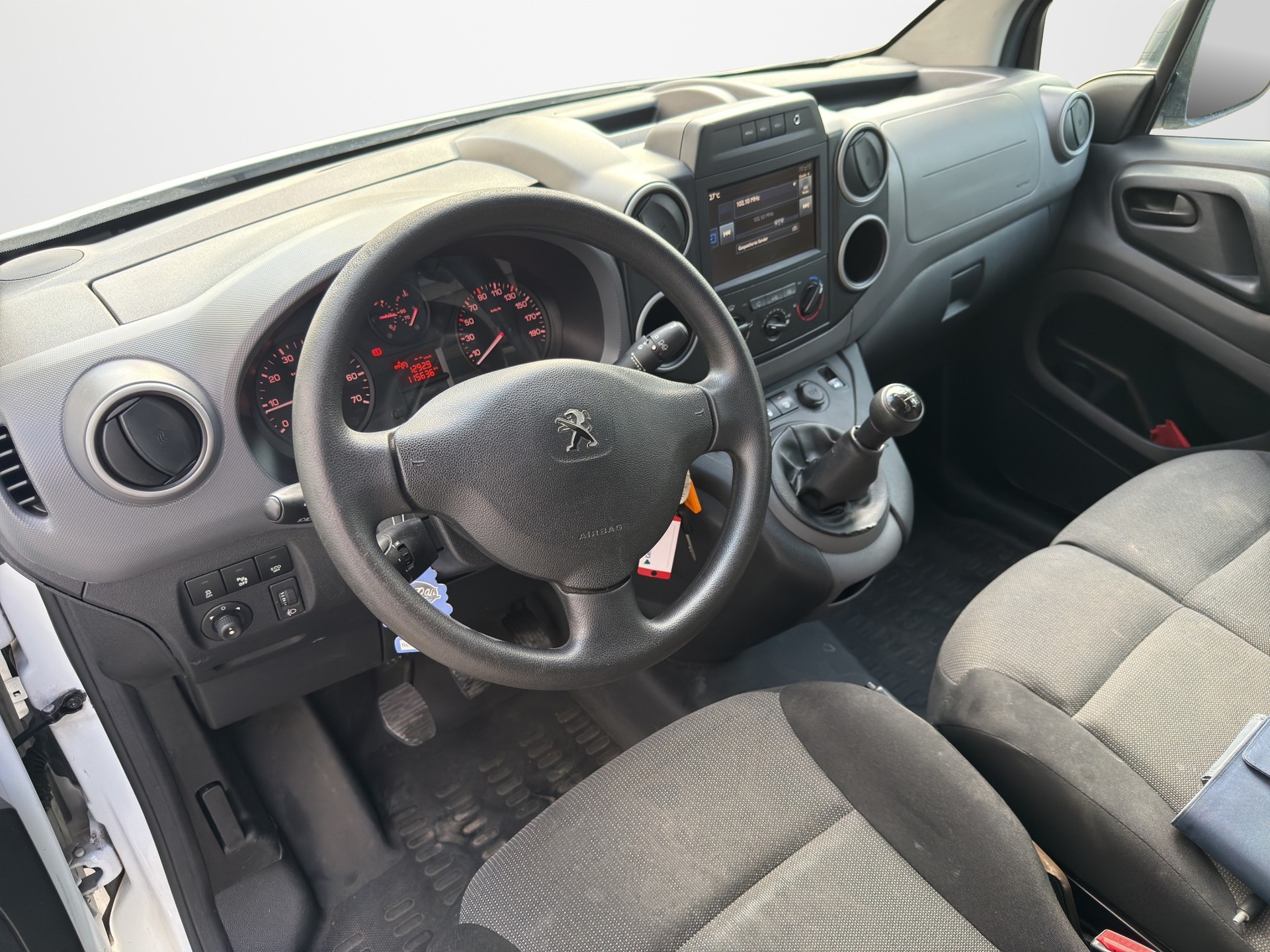 PEUGEOT Partner 1.6 BlueHDI S&S Allure-image-9