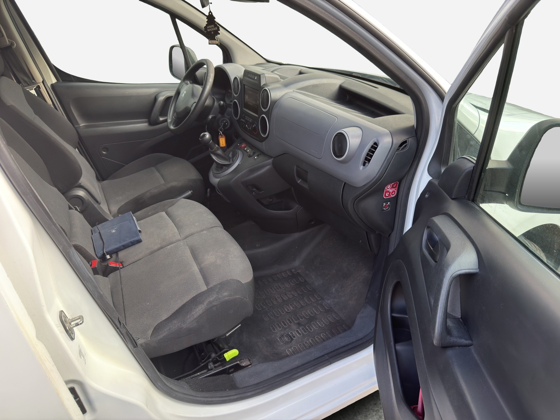 PEUGEOT Partner 1.6 BlueHDI S&S Allure-image-12