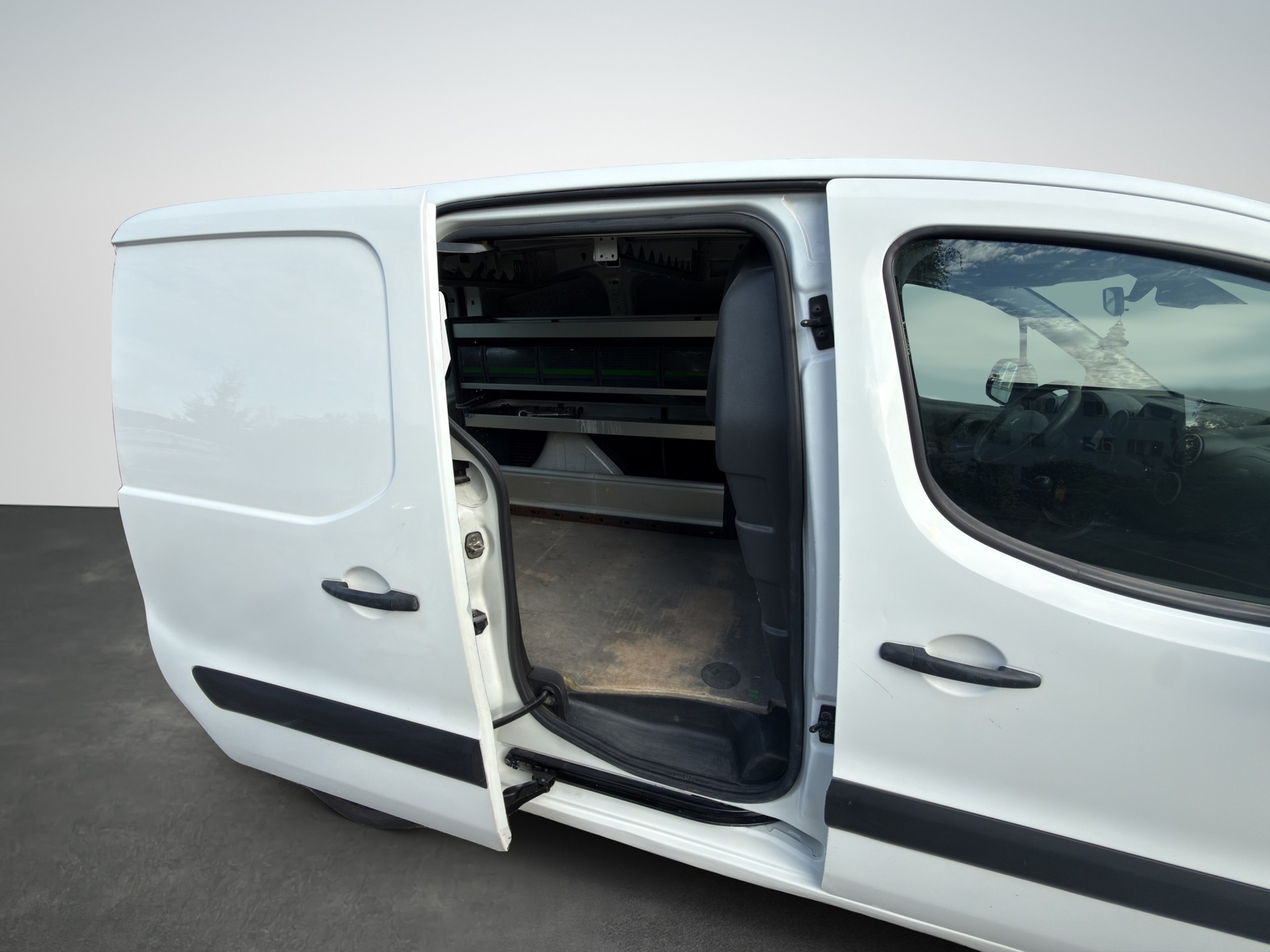 PEUGEOT Partner 1.6 BlueHDI S&S Allure-image-13