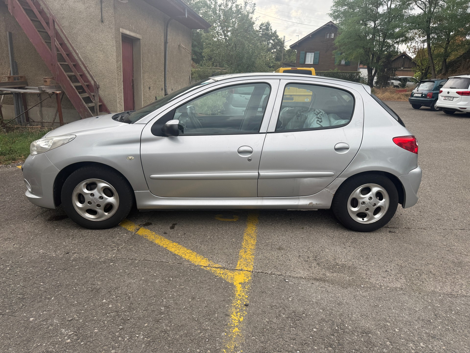 PEUGEOT 206+ 1.4 Trendy-image-5