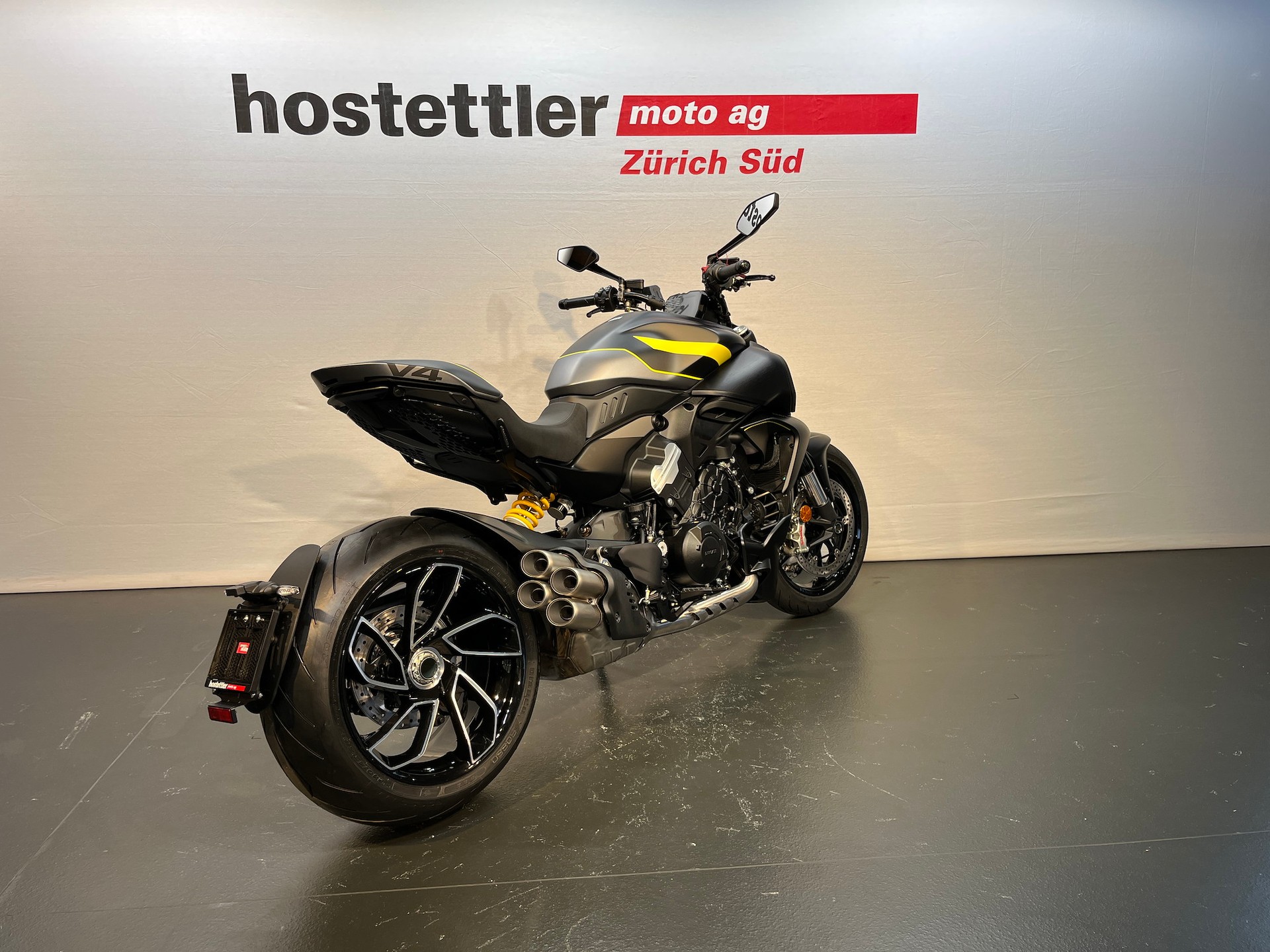 DUCATI Diavel V4-showroom-element-1