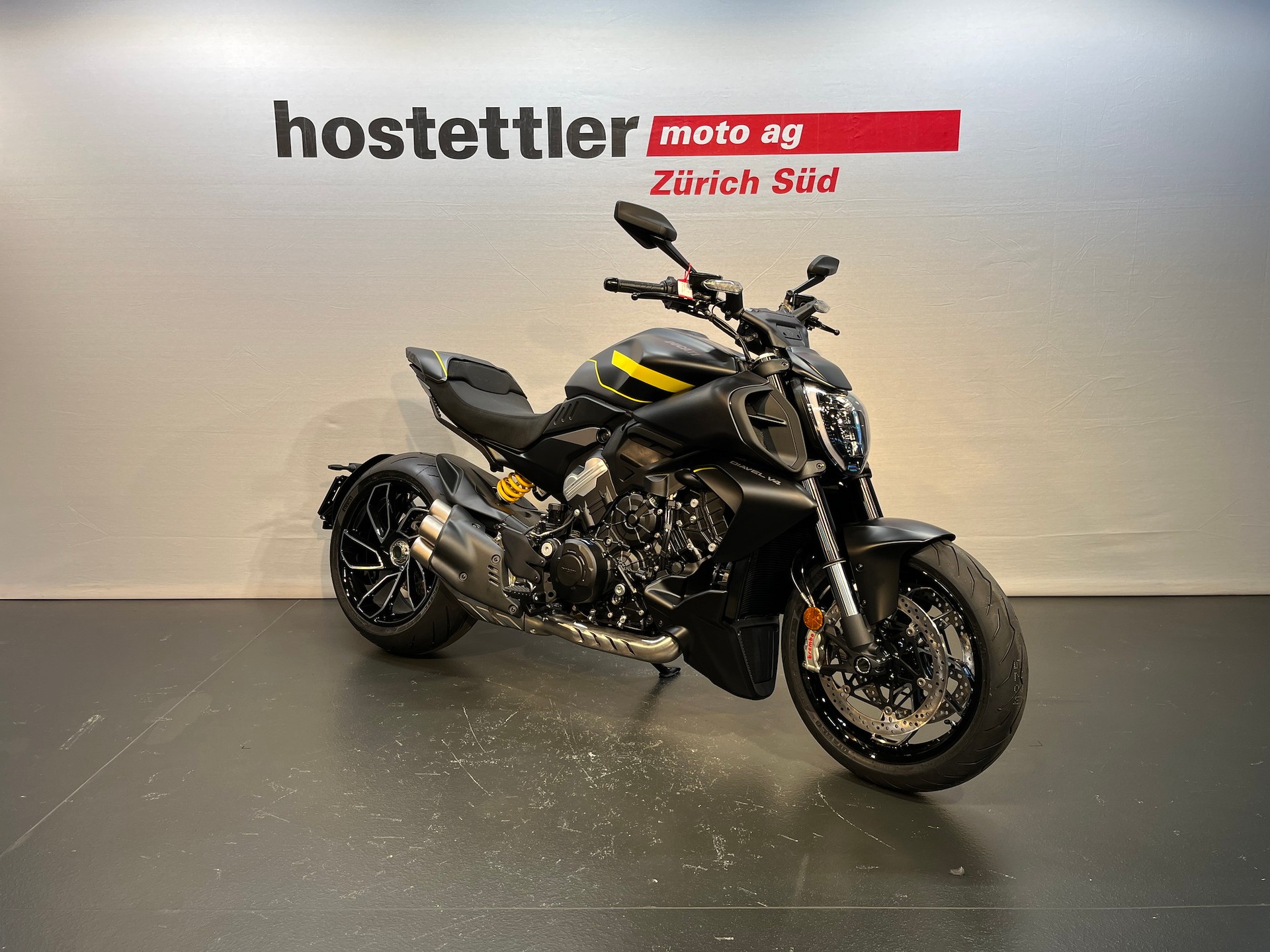DUCATI Diavel V4