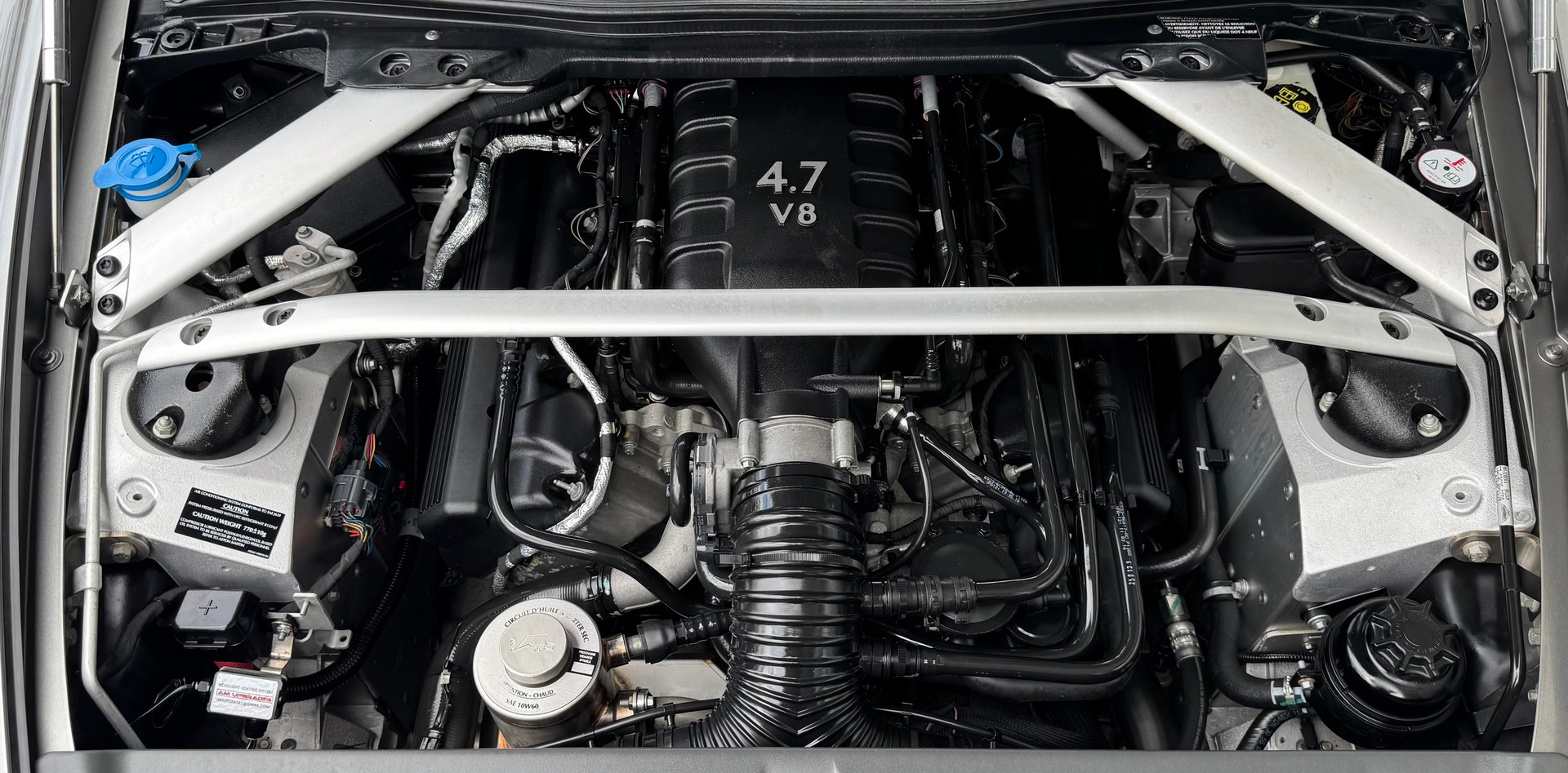 ASTON MARTIN V8 Vantage 4.7 S Sportshift *Facelift*-image-19
