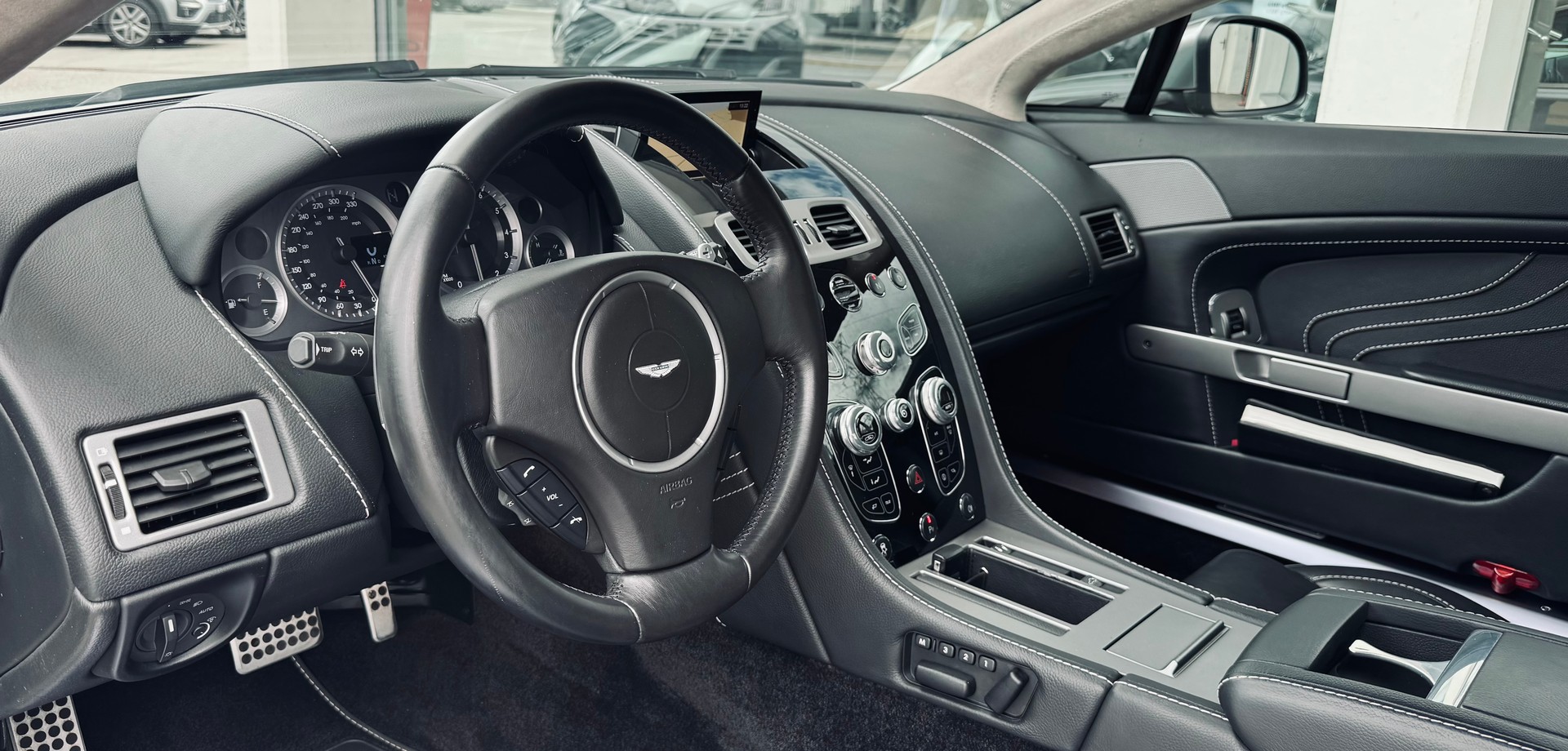 ASTON MARTIN V8 Vantage 4.7 S Sportshift *Facelift*-image-6