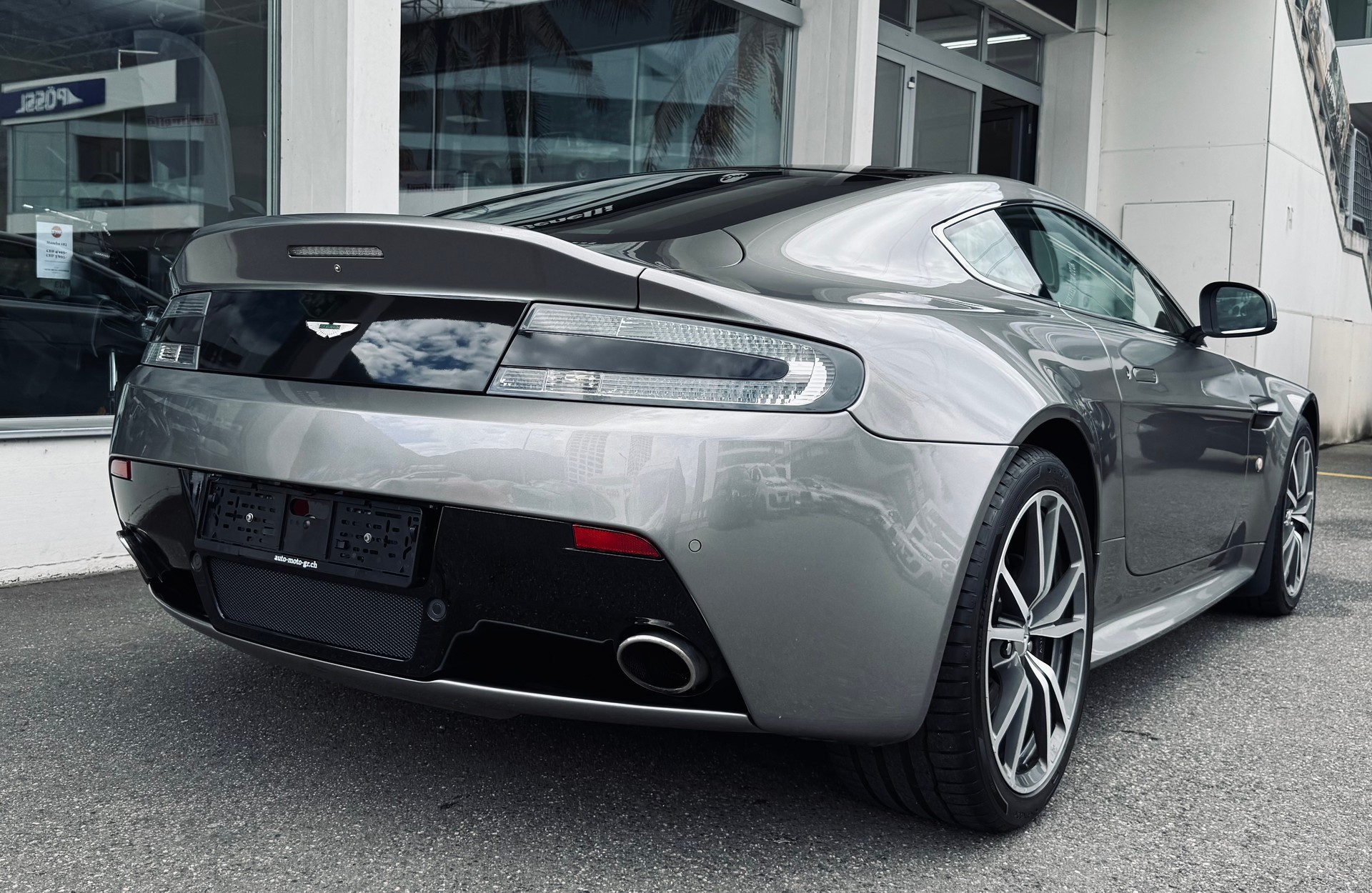 ASTON MARTIN V8 Vantage 4.7 S Sportshift *Facelift*-image-4