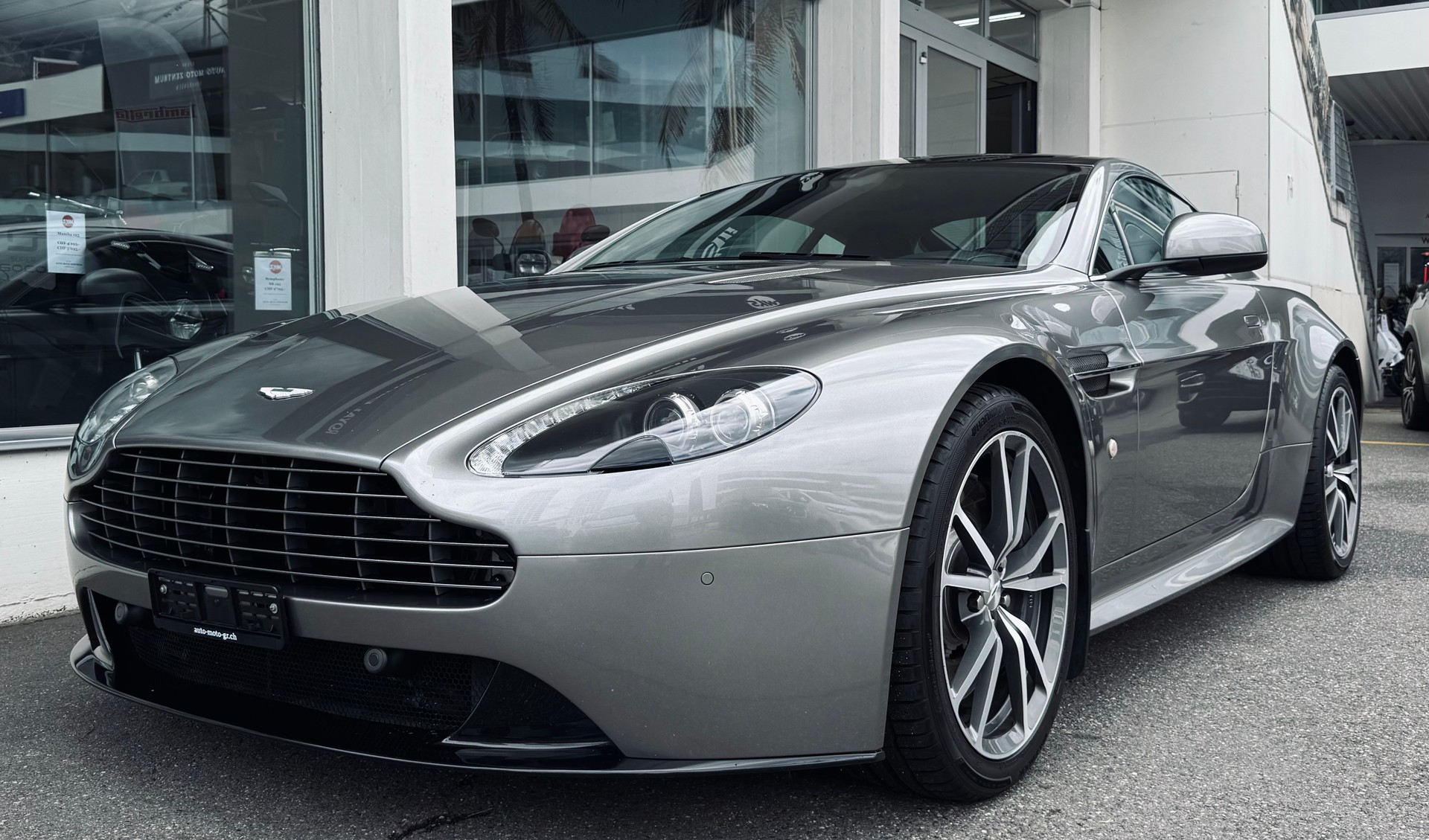 ASTON MARTIN V8 Vantage 4.7 S Sportshift *Facelift*-image-5