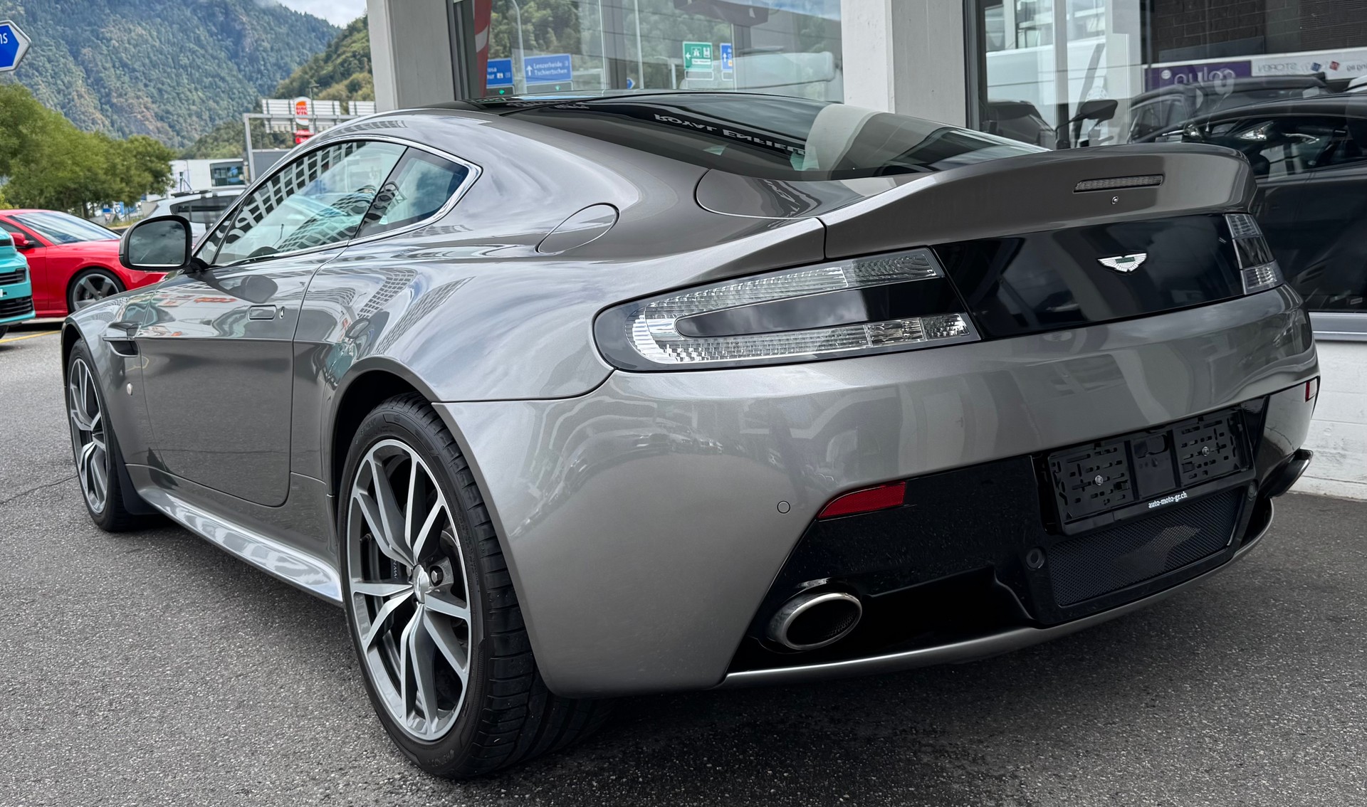 ASTON MARTIN V8 Vantage 4.7 S Sportshift *Facelift*-image-3