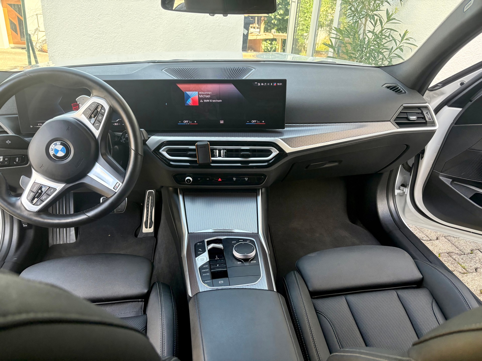 BMW 330i M-Sport-Paket & Diffusor, 8-fach bereift-image-4