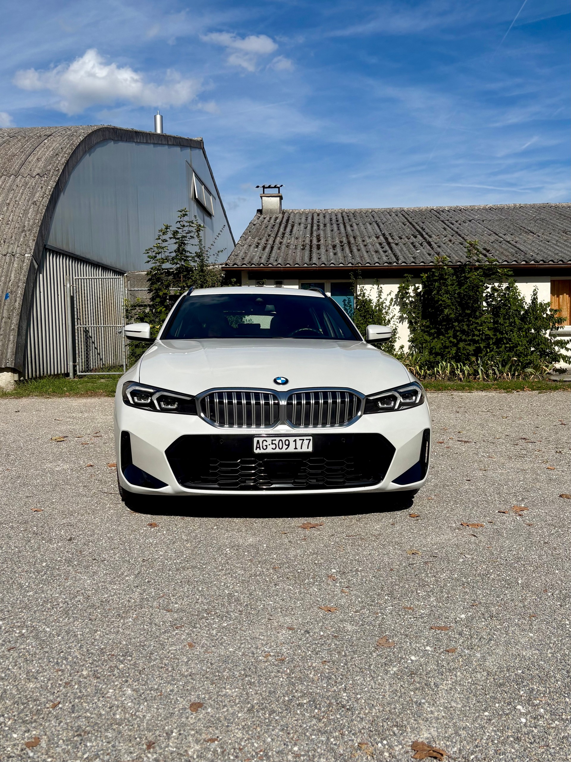 BMW 330i M-Sport-Paket & Diffusor, 8-fach bereift-image-3
