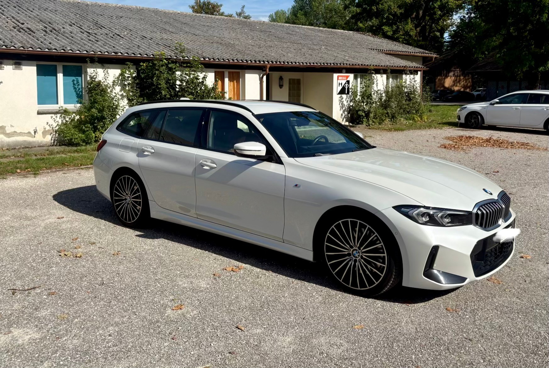 BMW 330i M-Sport-Paket & Diffusor, 8-fach bereift-image-1