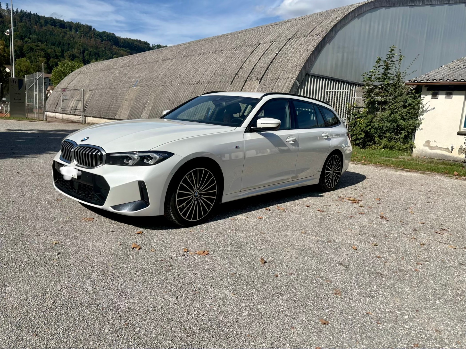 BMW 330i M-Sport-Paket & Diffusor, 8-fach bereift-image-0