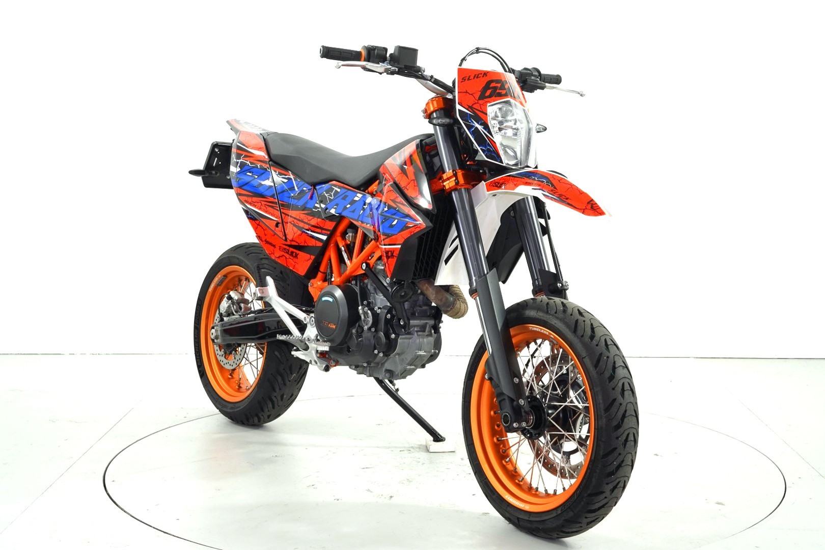 KTM 690 SMC R ABS-showroom-element-1