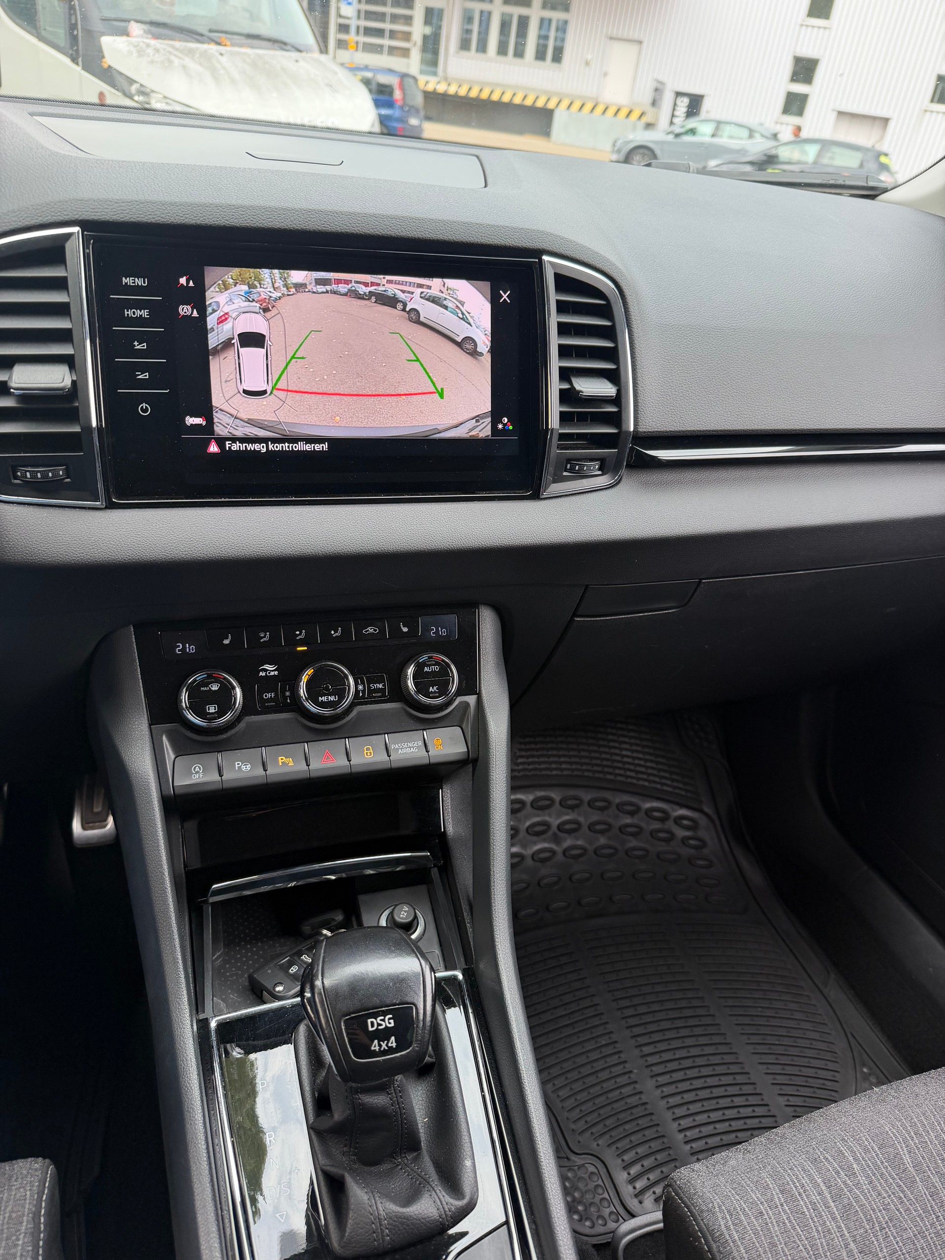 SKODA Karoq 2.0 TDI Drive 4x4 DSG-image-8