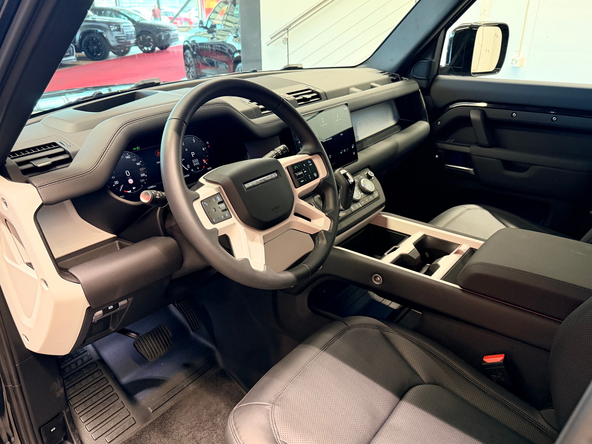 LAND ROVER Defender 130 3.0 D I6 300 X-Dynamic SE AWD AT8-image-11