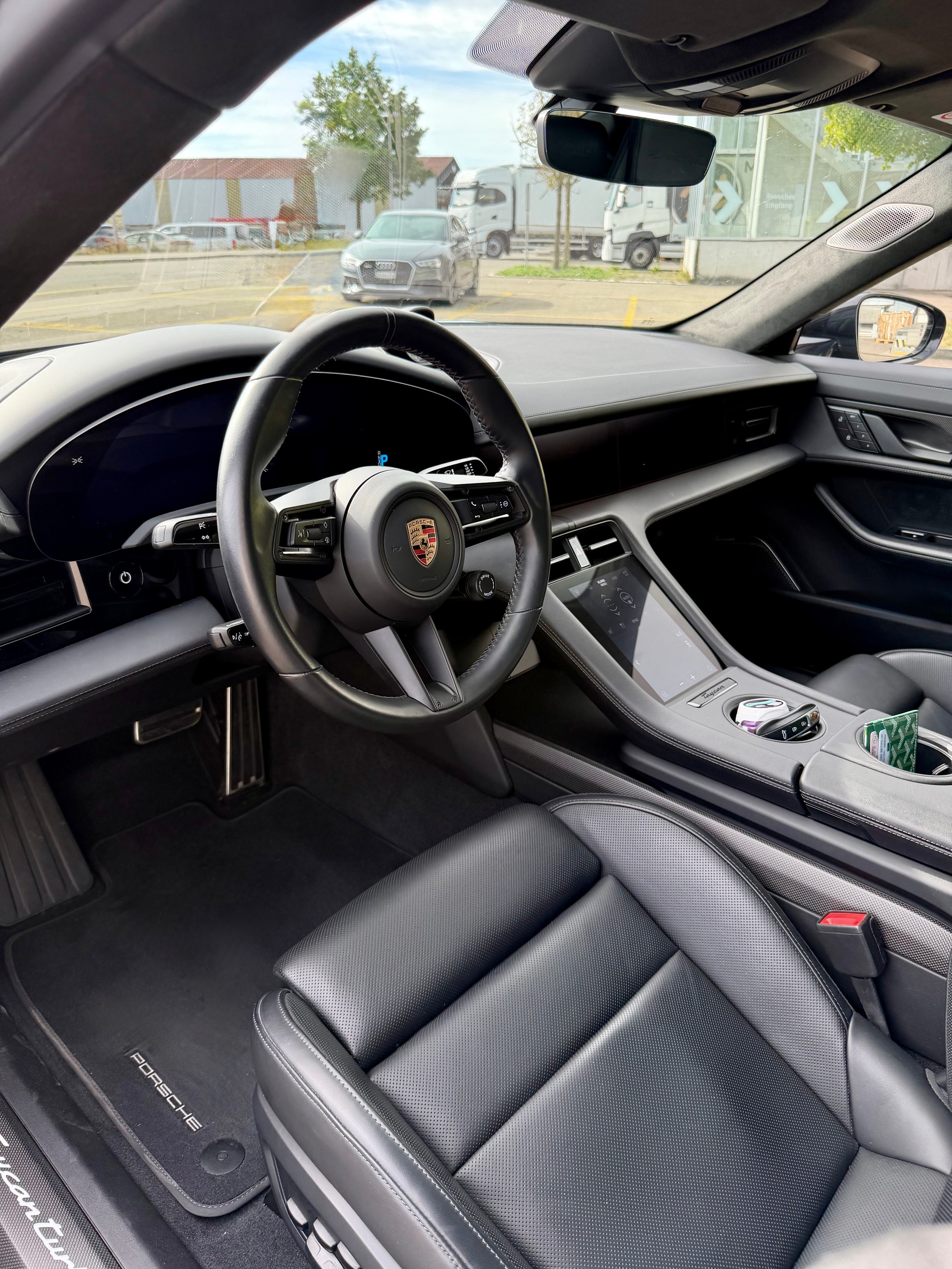PORSCHE Taycan Turbo S-image-5