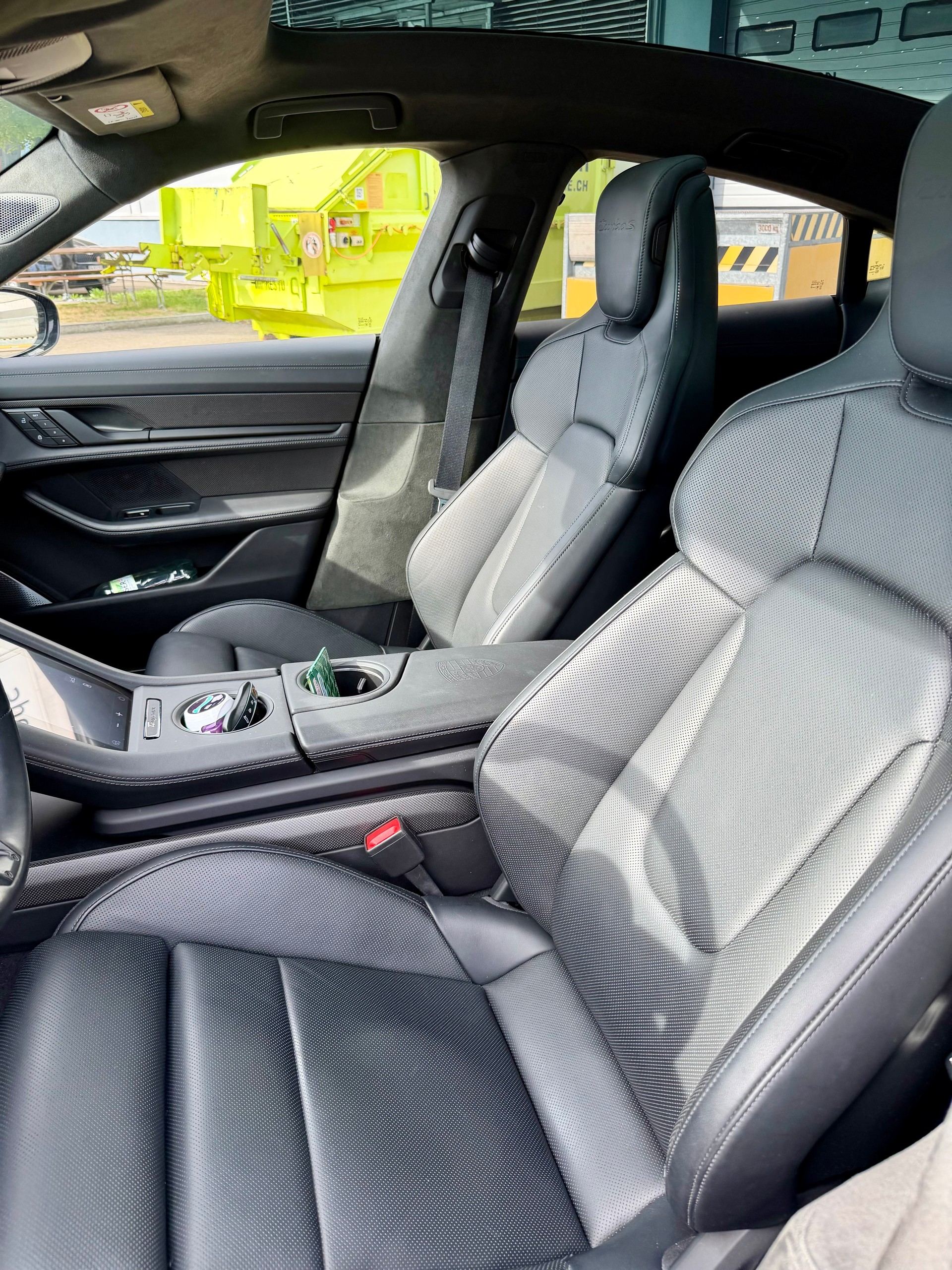 PORSCHE Taycan Turbo S-image-7