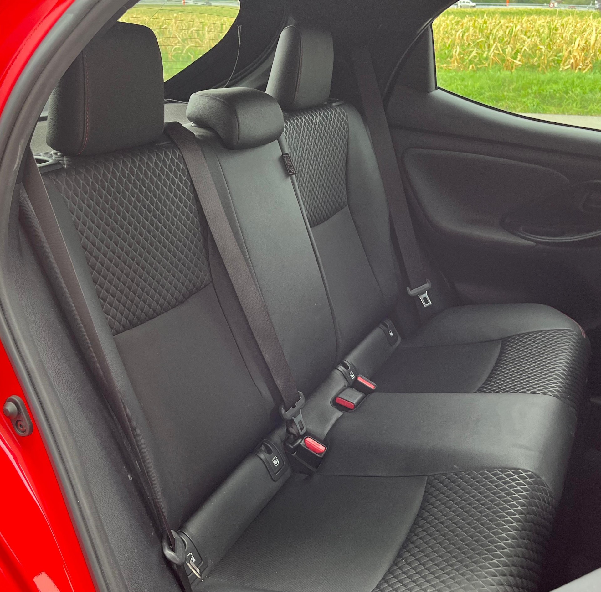 TOYOTA Yaris 1.5 Premiere Edition e-CVT-image-11