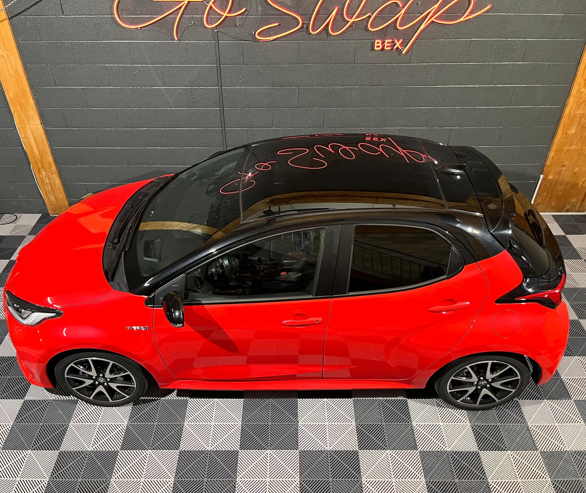 TOYOTA Yaris 1.5 Premiere Edition e-CVT-image-6