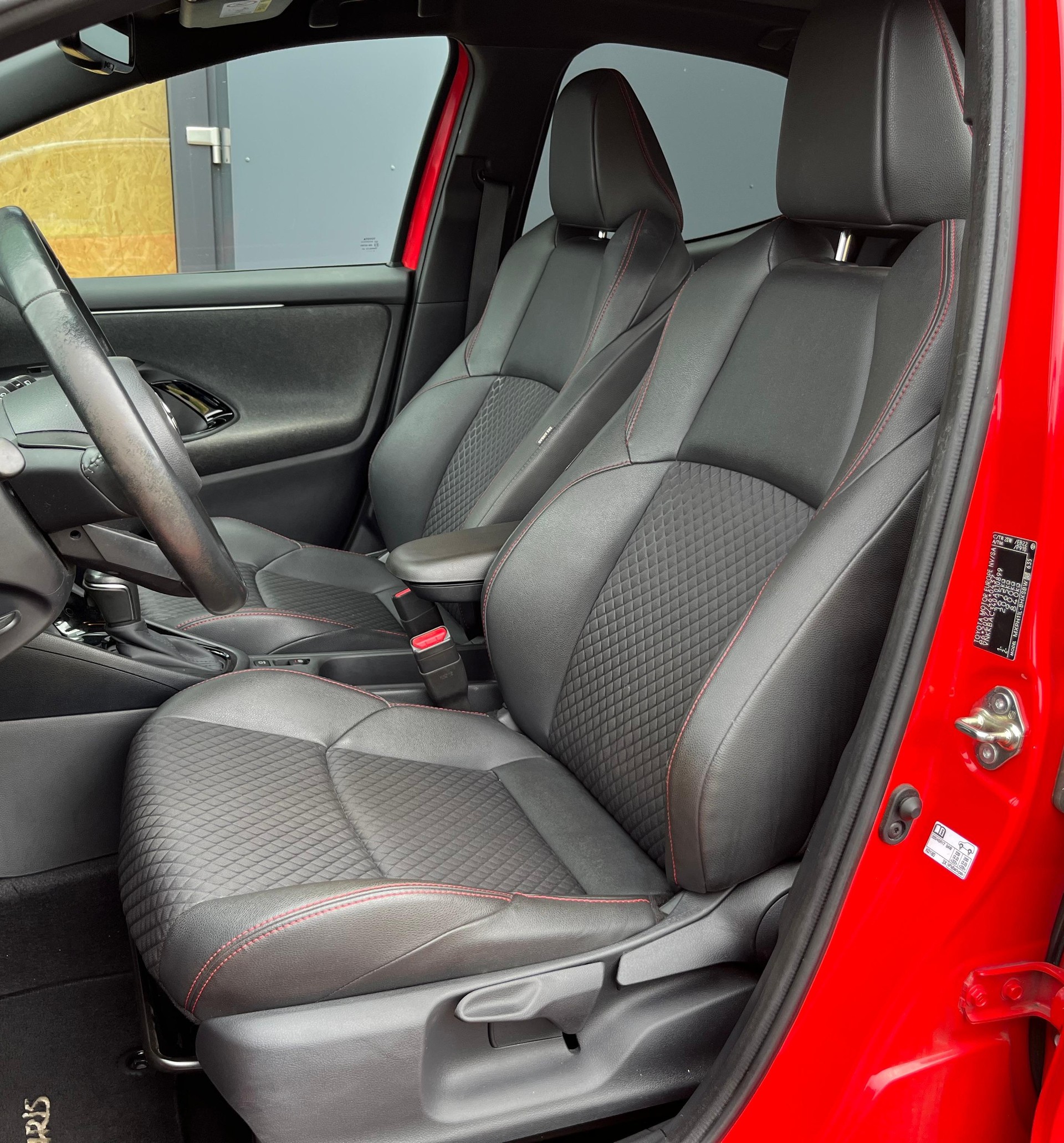 TOYOTA Yaris 1.5 Premiere Edition e-CVT-image-8