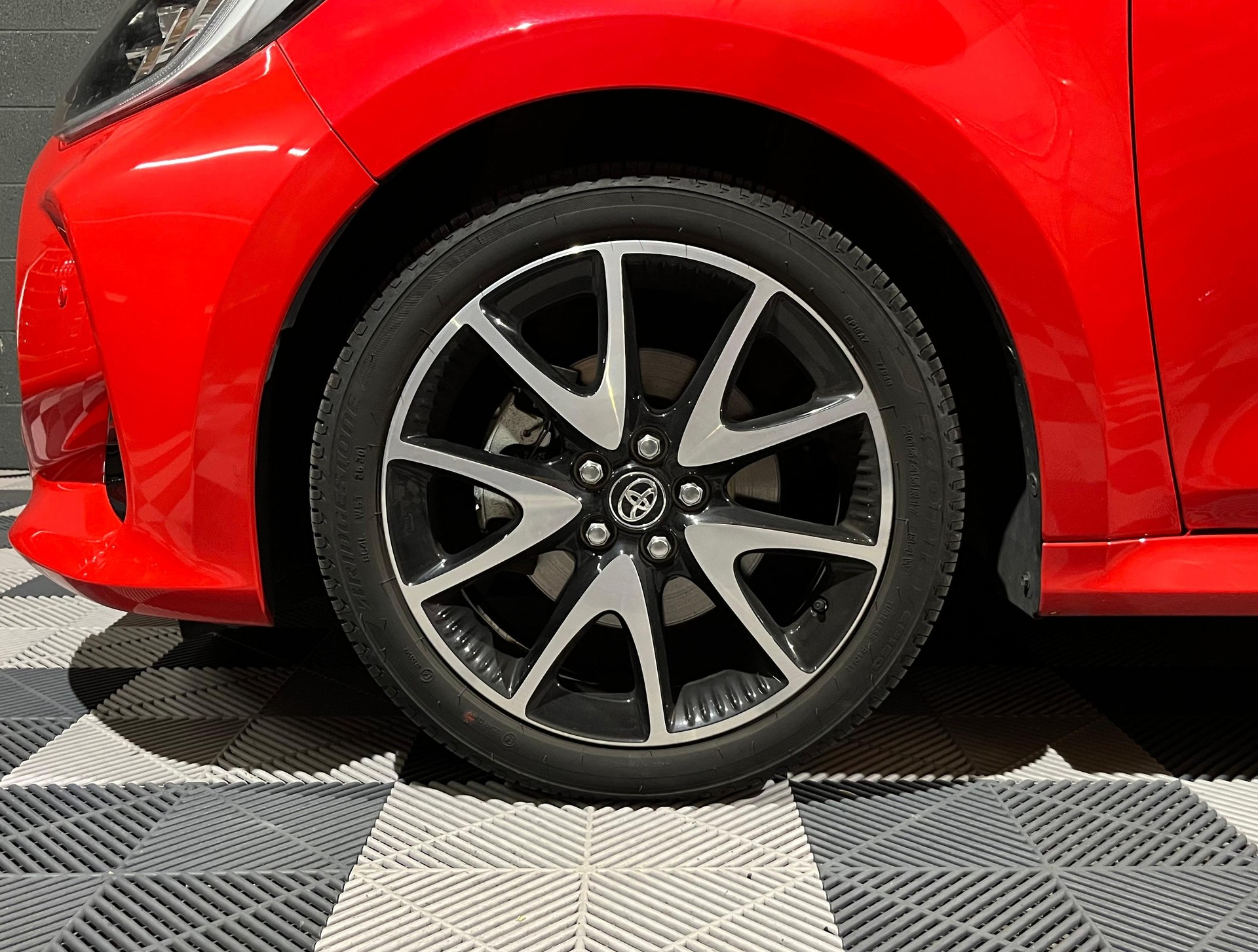TOYOTA Yaris 1.5 Premiere Edition e-CVT-image-23