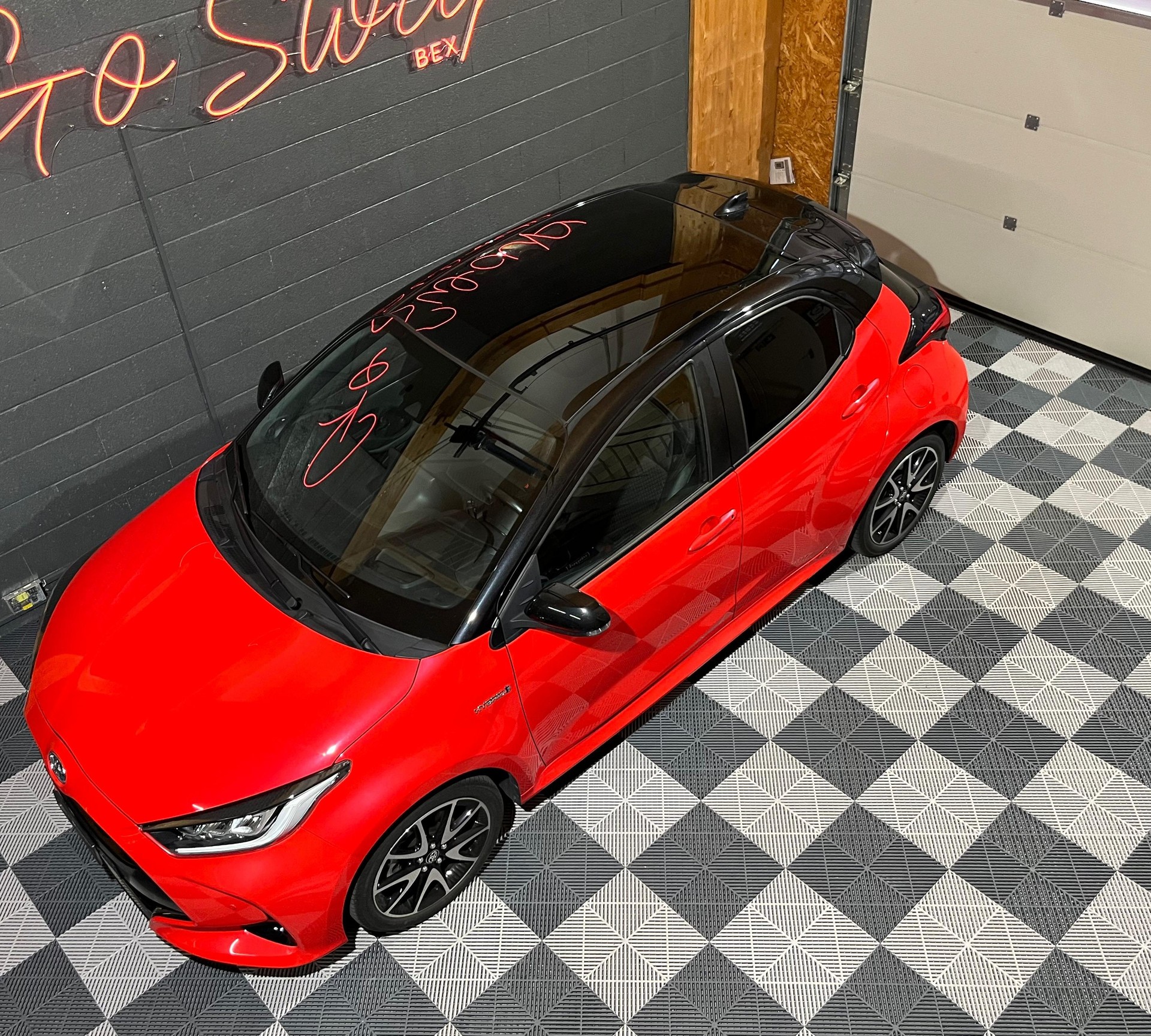 TOYOTA Yaris 1.5 Premiere Edition e-CVT-image-5