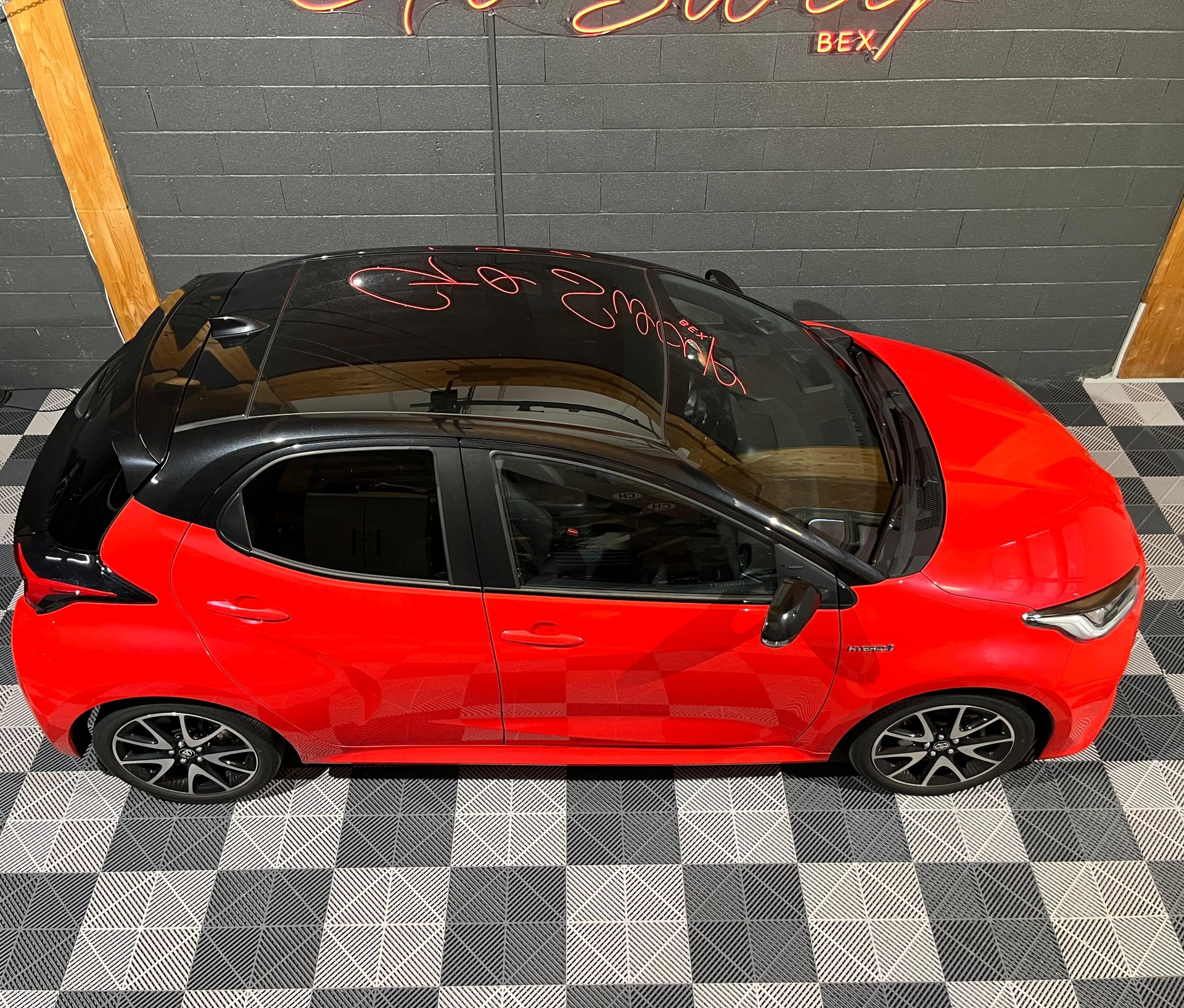 TOYOTA Yaris 1.5 Premiere Edition e-CVT-image-1