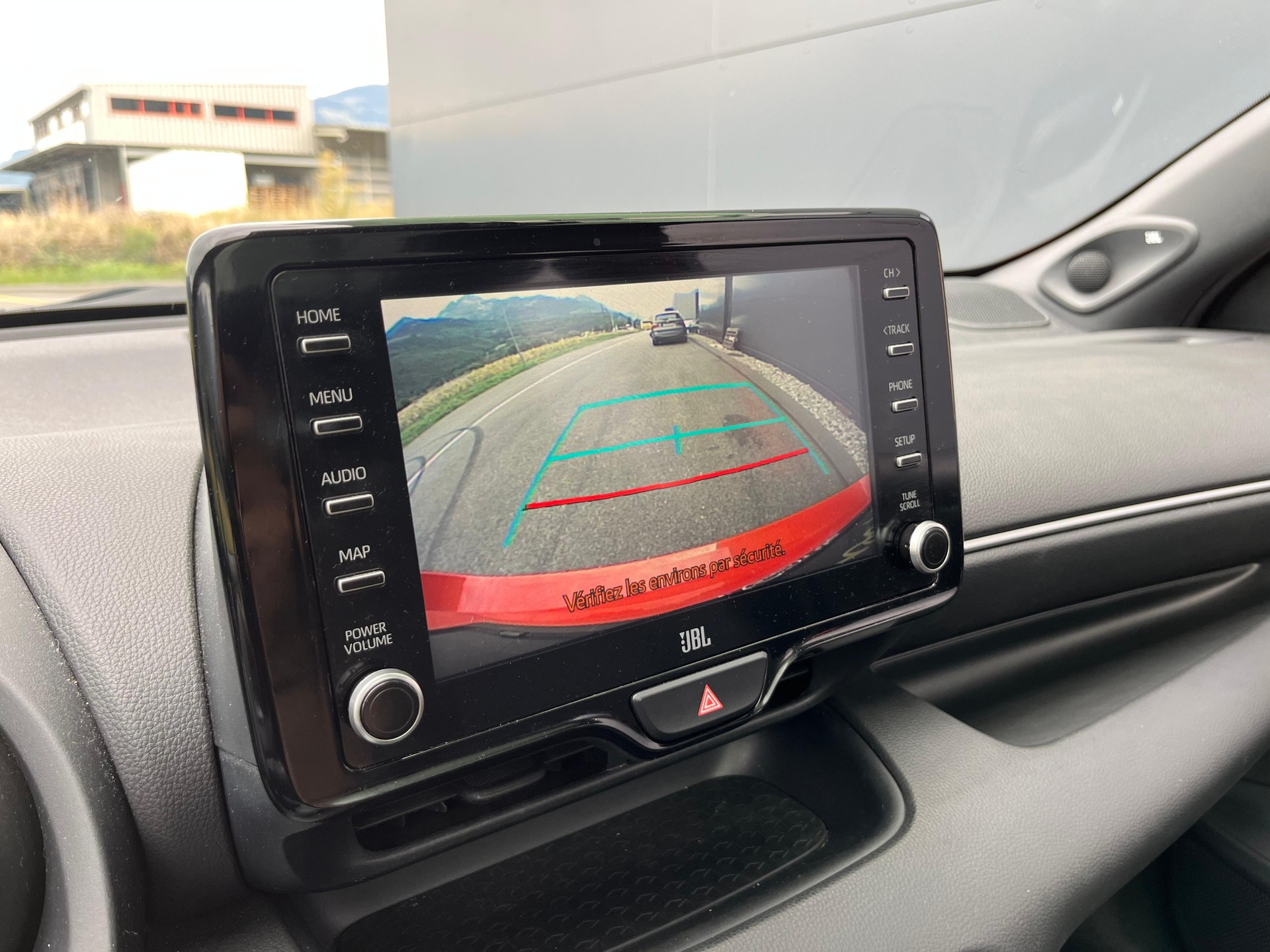 TOYOTA Yaris 1.5 Premiere Edition e-CVT-image-17