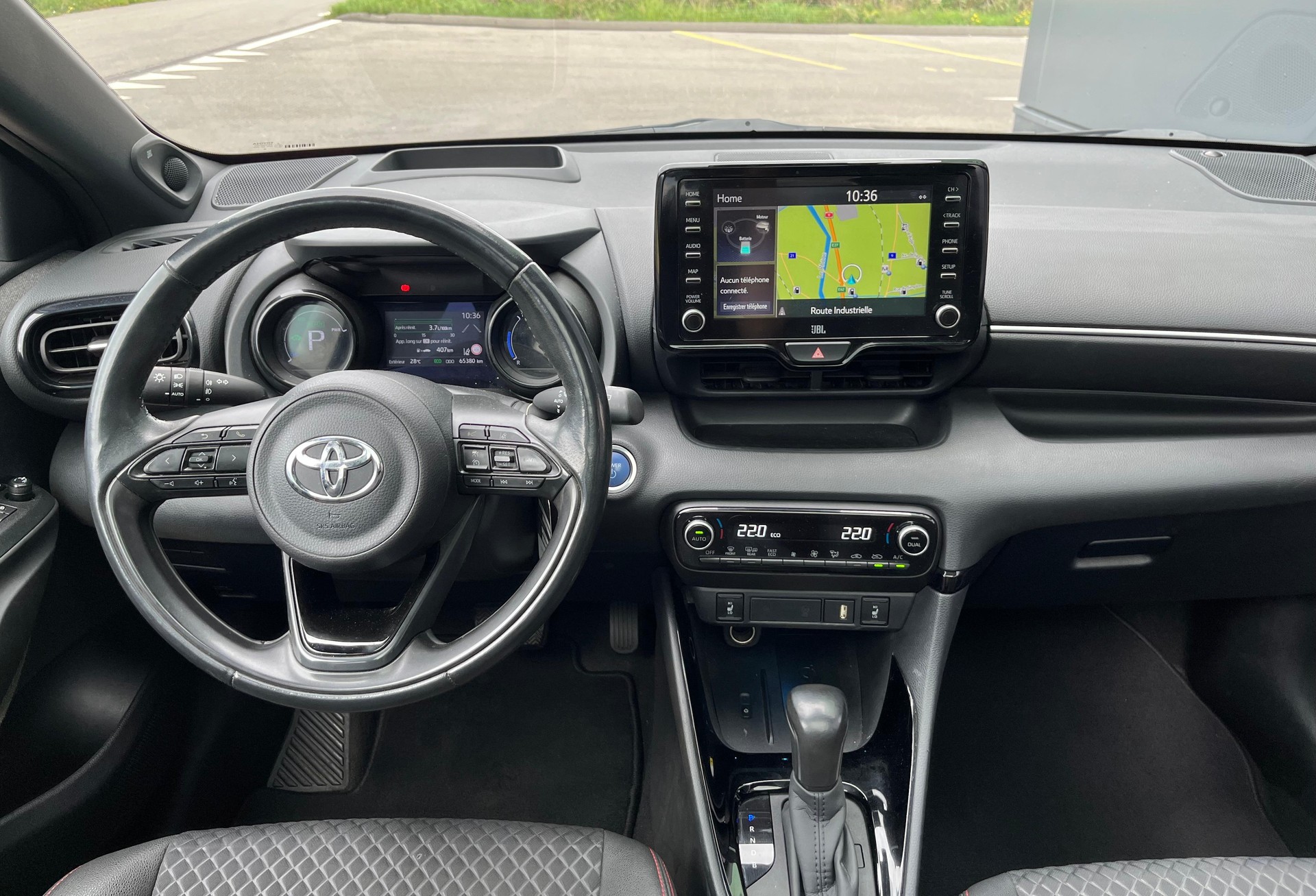 TOYOTA Yaris 1.5 Premiere Edition e-CVT-image-12
