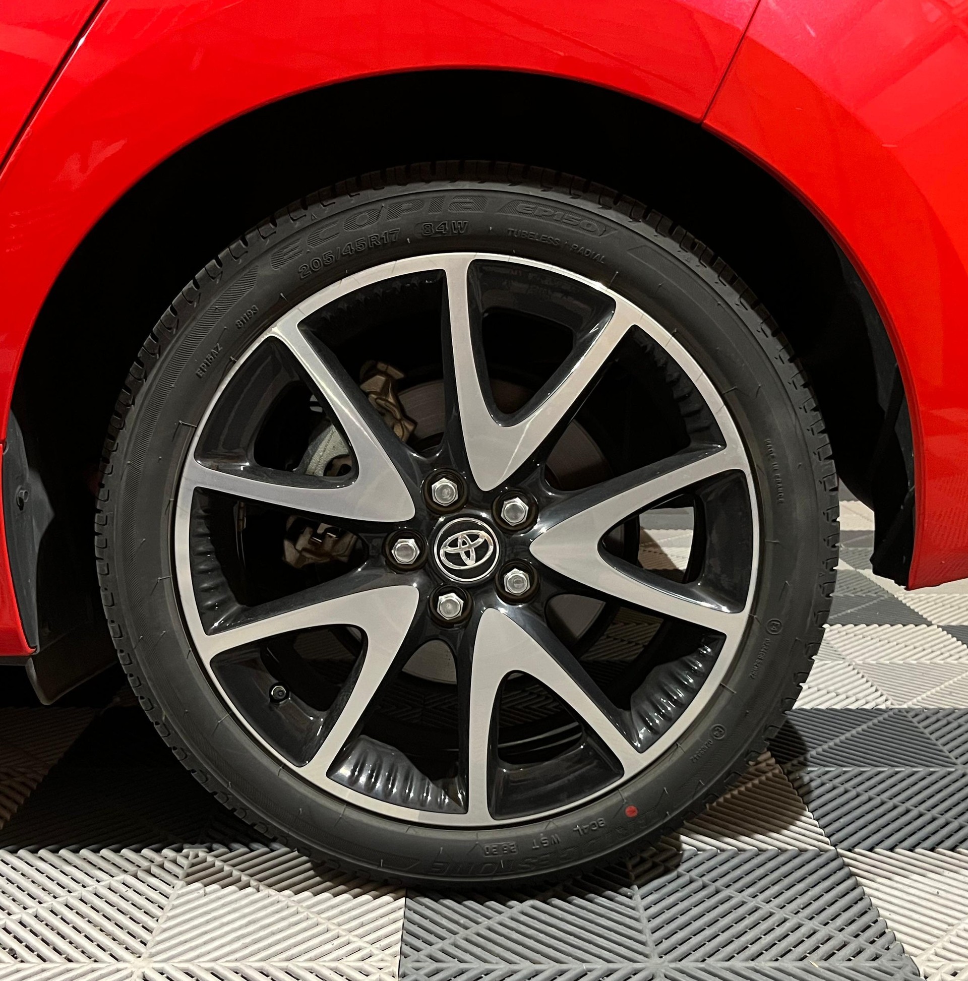 TOYOTA Yaris 1.5 Premiere Edition e-CVT-image-21