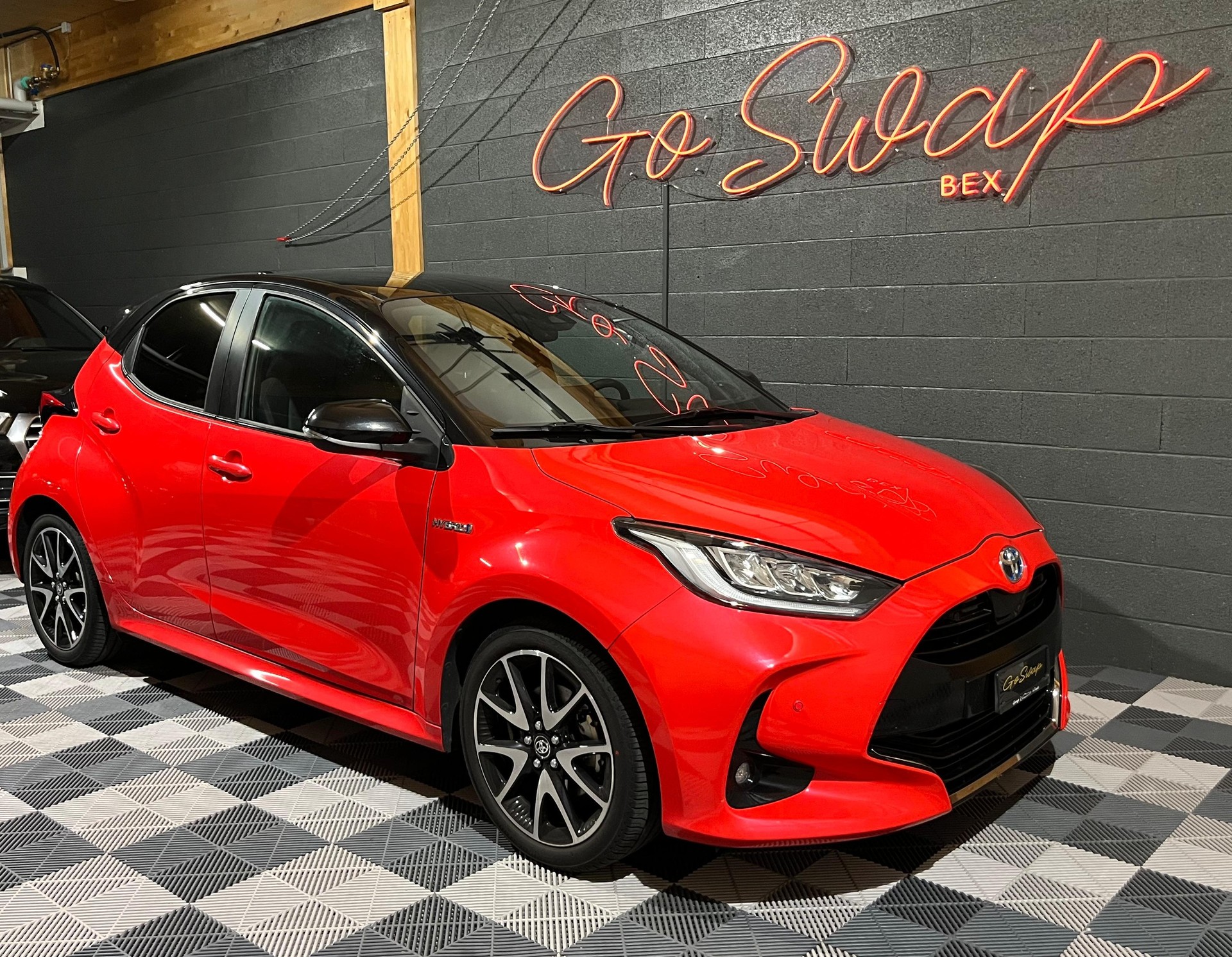 TOYOTA Yaris 1.5 Premiere Edition e-CVT-image-0